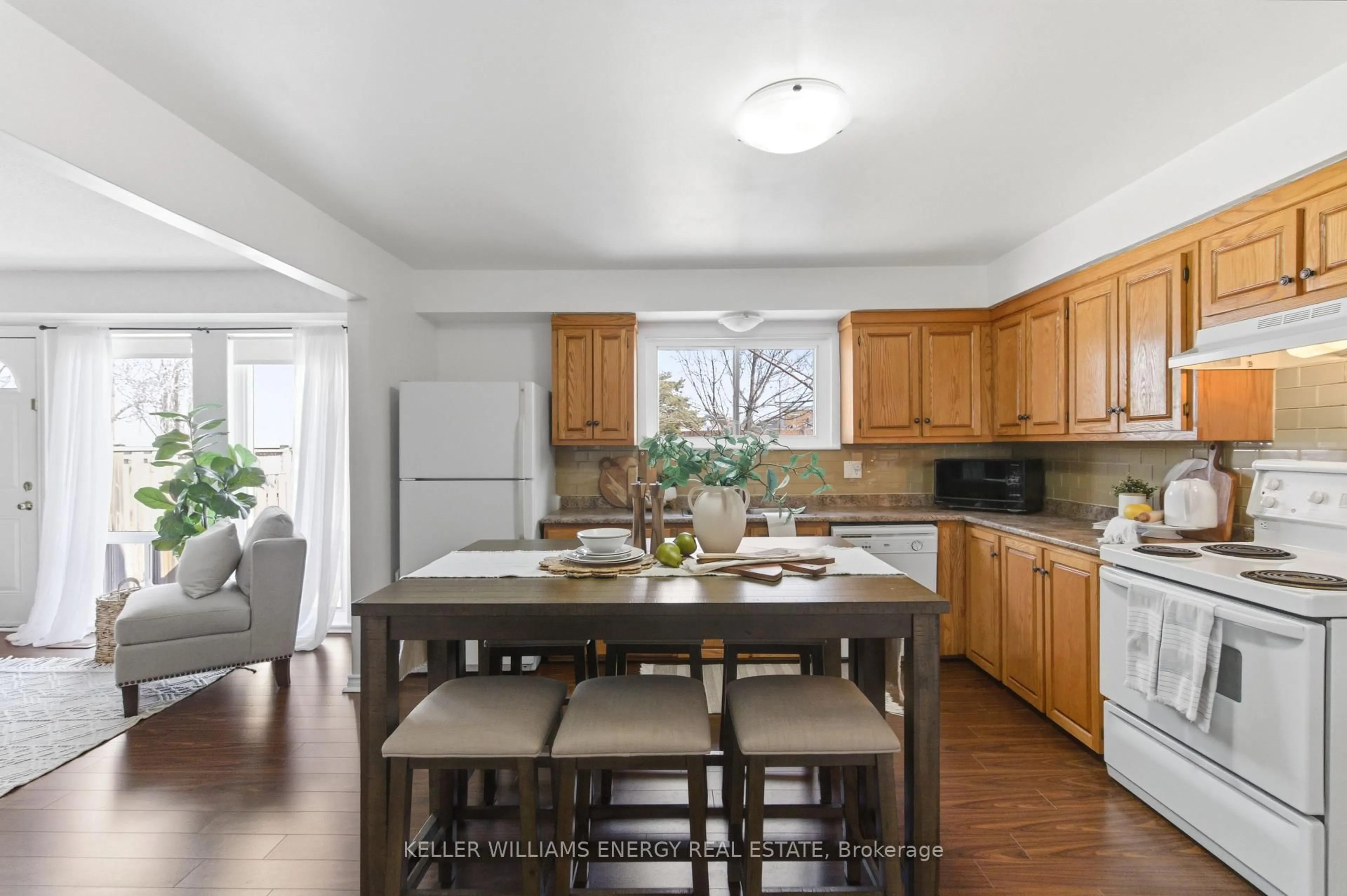 Open concept kitchen, unknown for 1333 Mary St #72, Oshawa Ontario L1G 6Z3