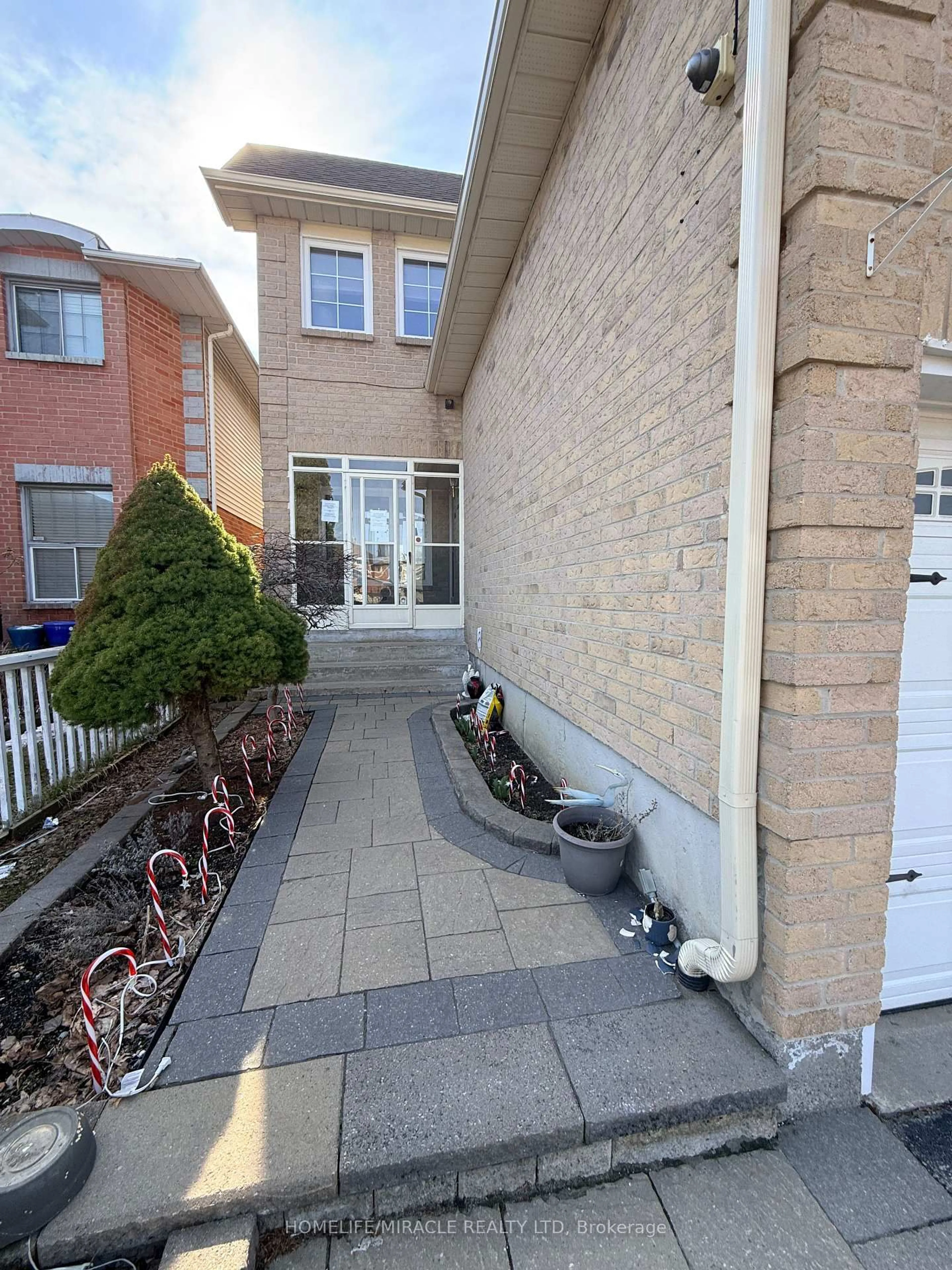 Unknown for 2274 Chapman Crt, Pickering Ontario L1X 2E8