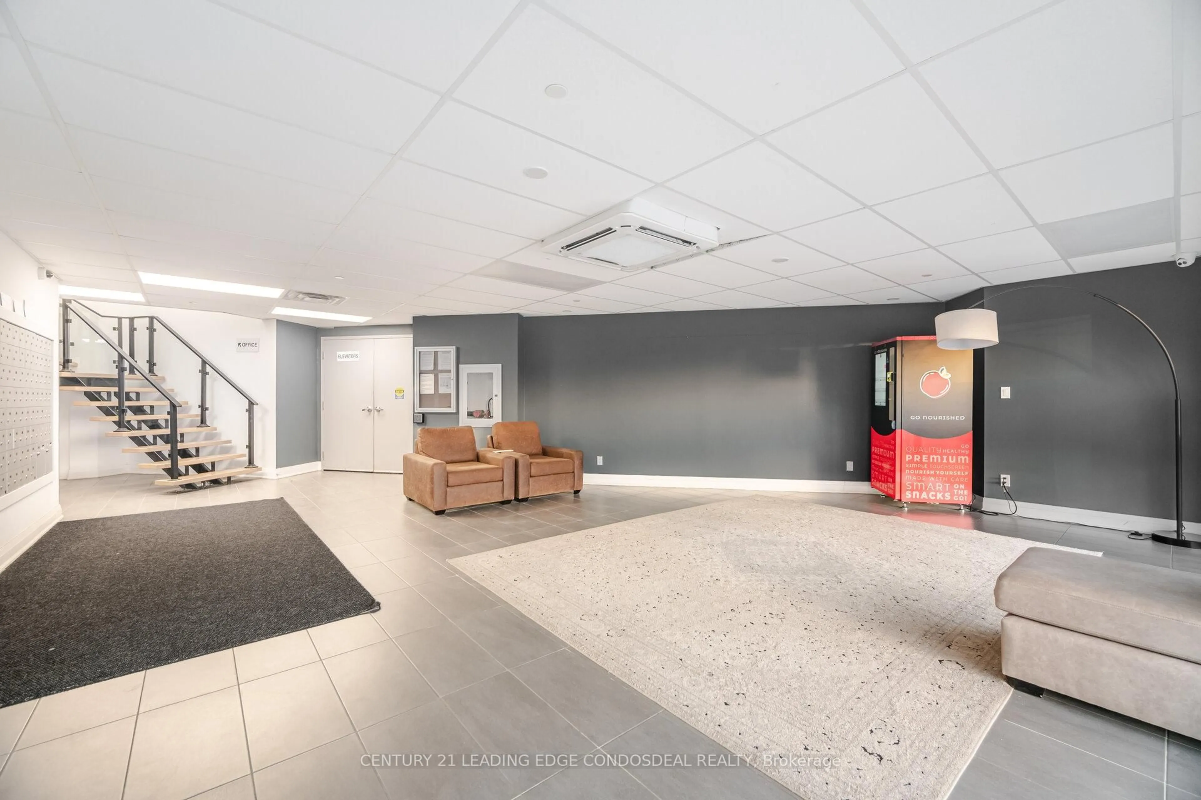 Indoor foyer for 1 Falaise Rd #424, Toronto Ontario M1E 0B9