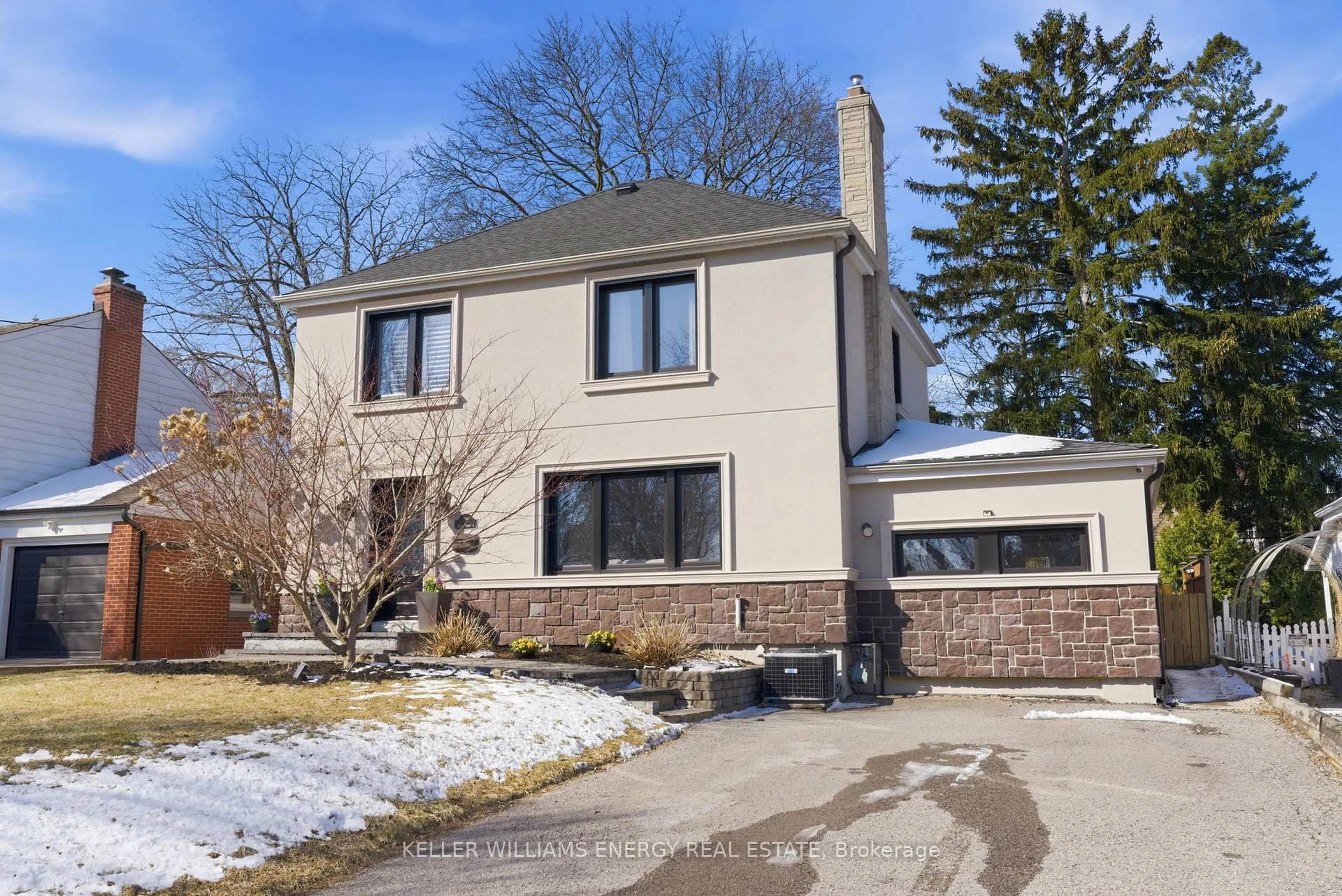 Home with brick exterior material, street for 748 Mary St, Oshawa Ontario L1G 5G3