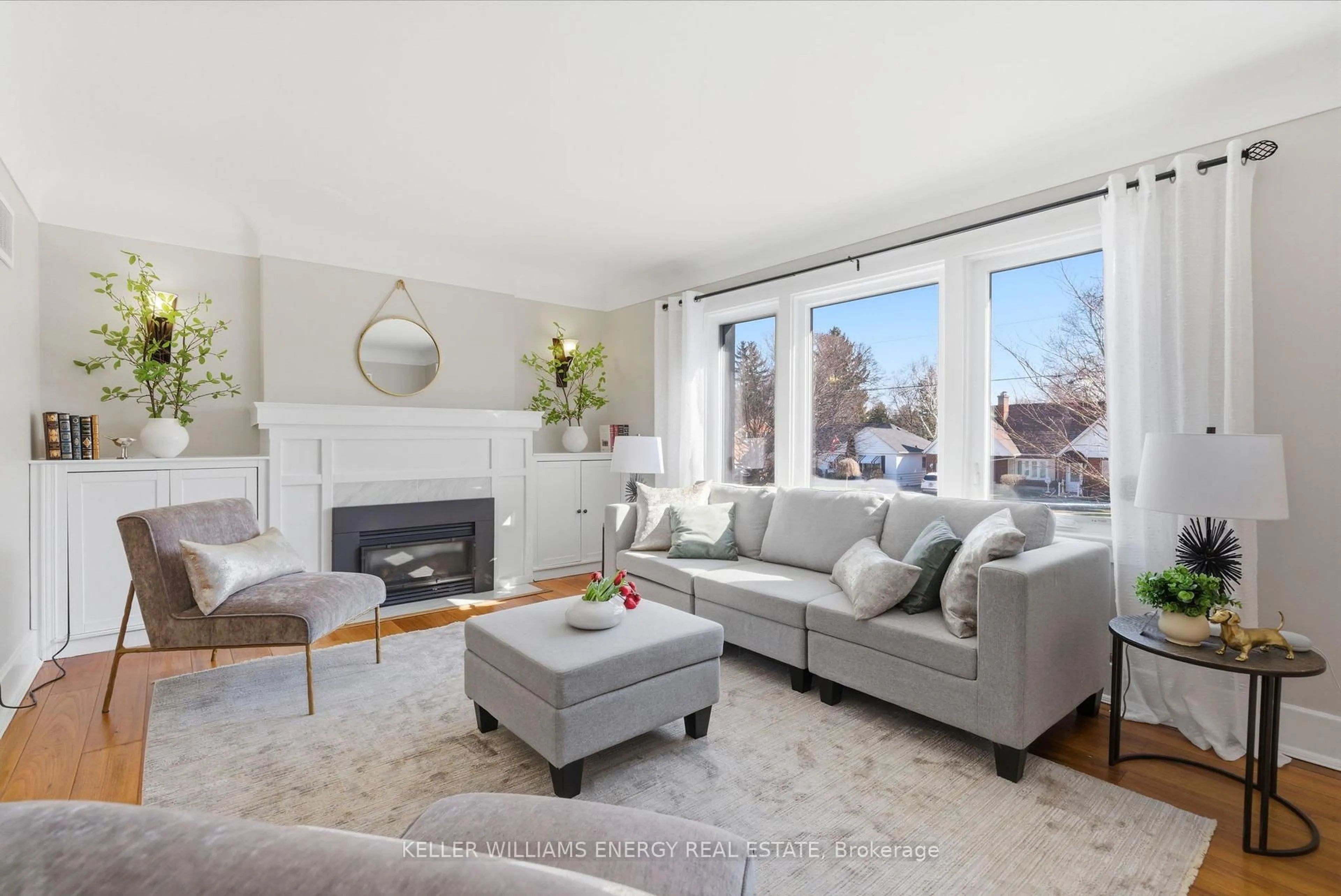 Living room with furniture, unknown for 748 Mary St, Oshawa Ontario L1G 5G3