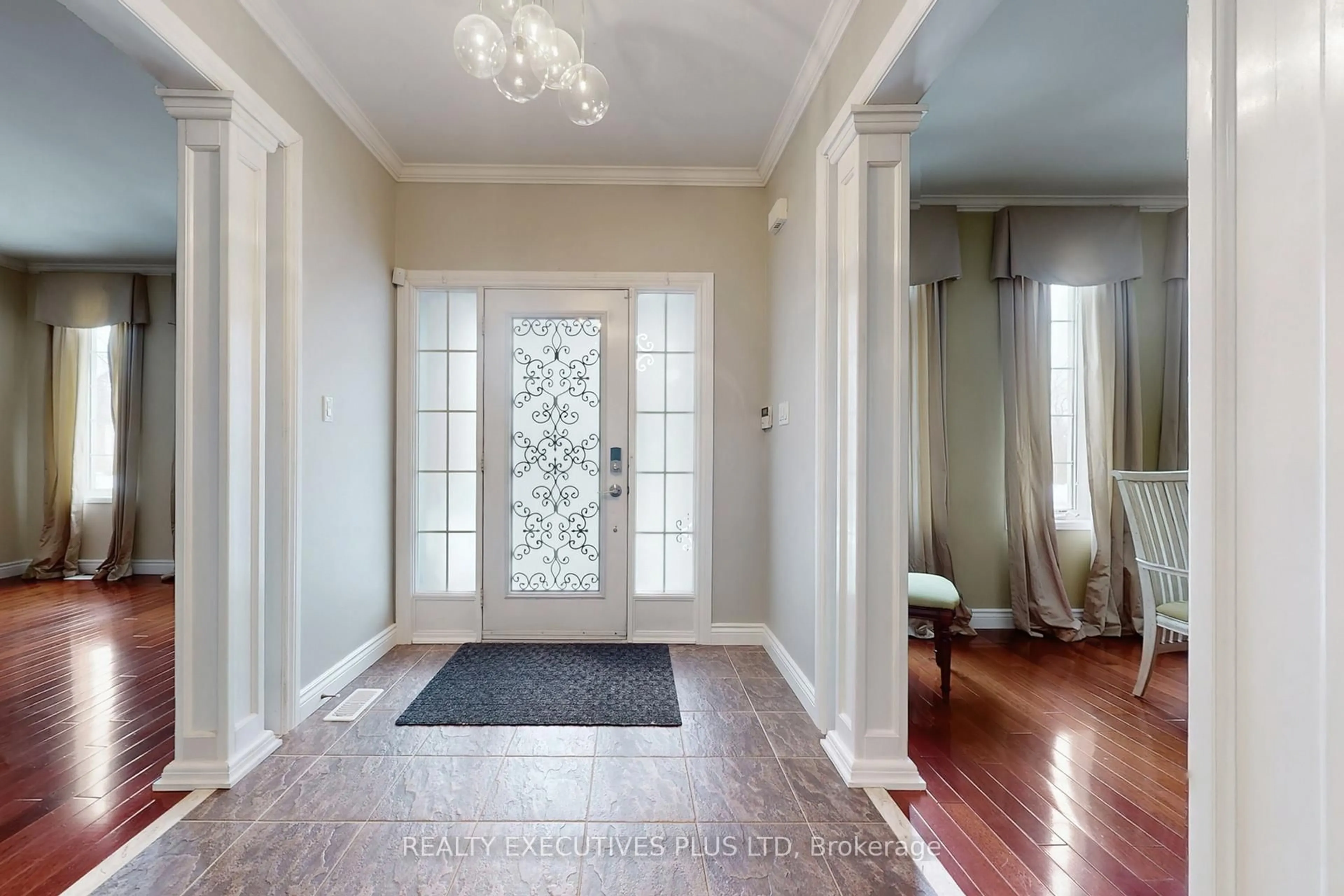 Indoor entryway for 46 Williamson Dr, Ajax Ontario L1T 4M9