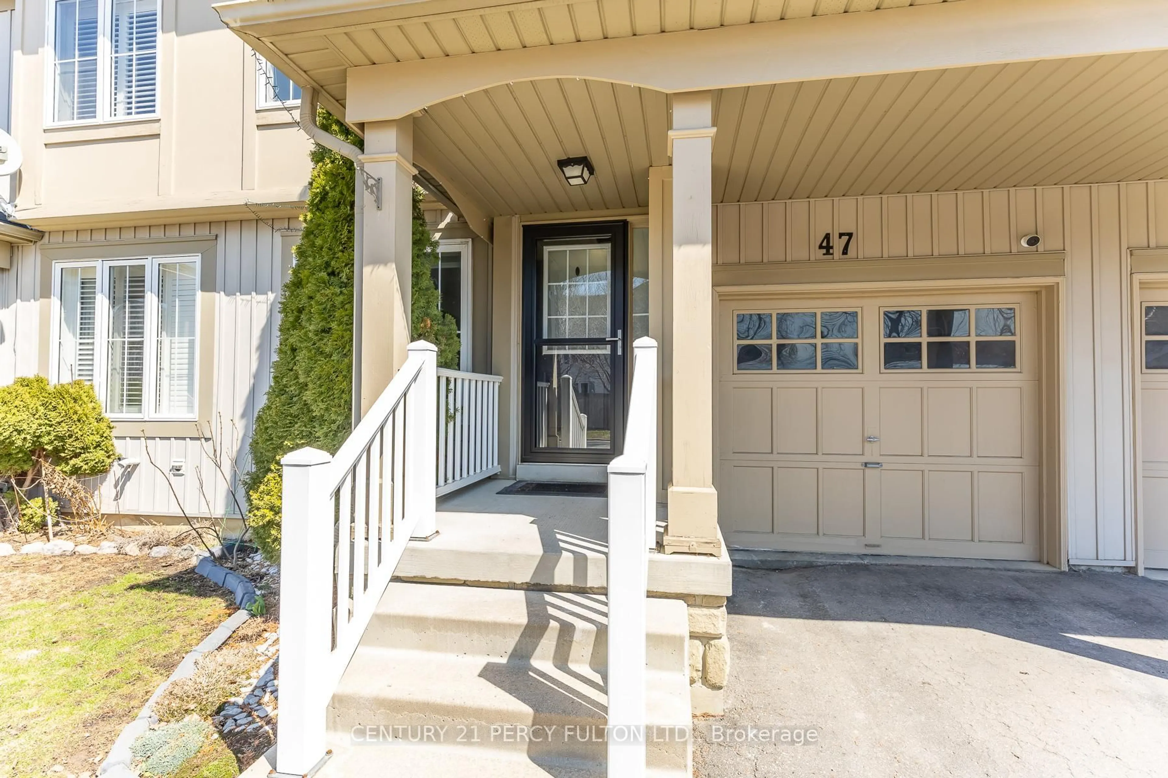 Indoor entryway for 47 Harrongate Pl, Whitby Ontario L1R 3E4