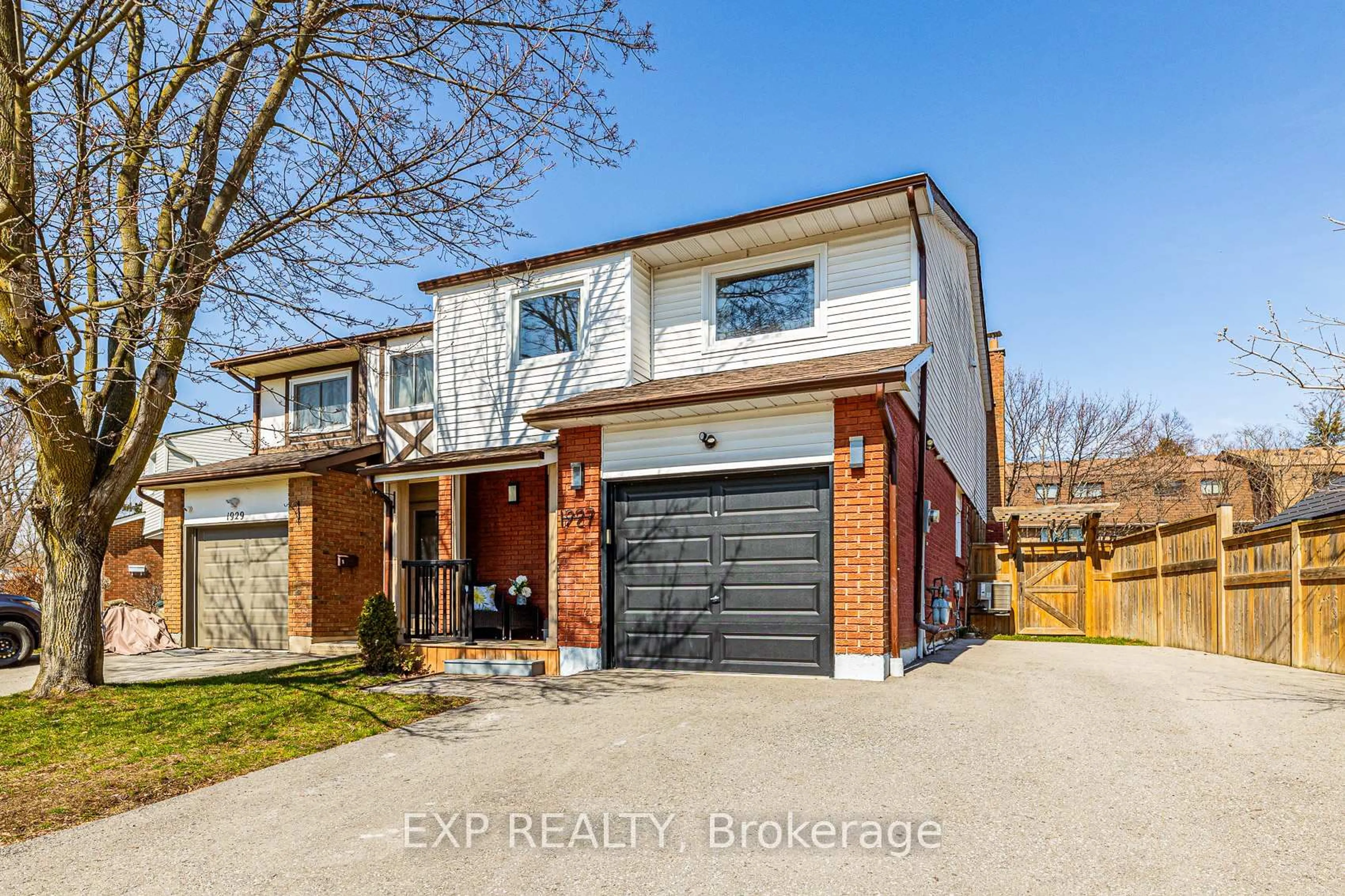 Home with brick exterior material, street for 1927 Memory Lane, Pickering Ontario L1V 2T9