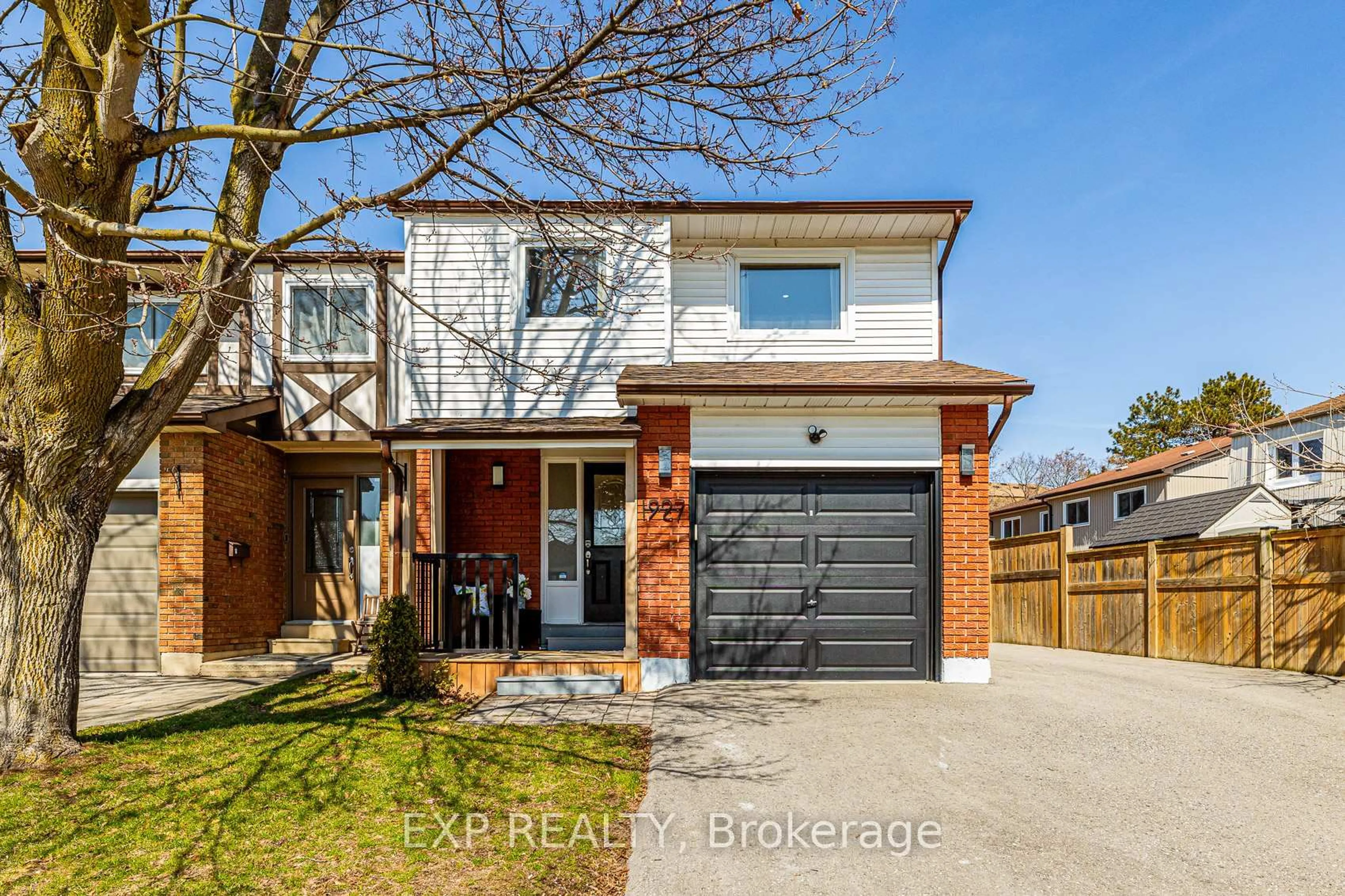 Home with brick exterior material, street for 1927 Memory Lane, Pickering Ontario L1V 2T9