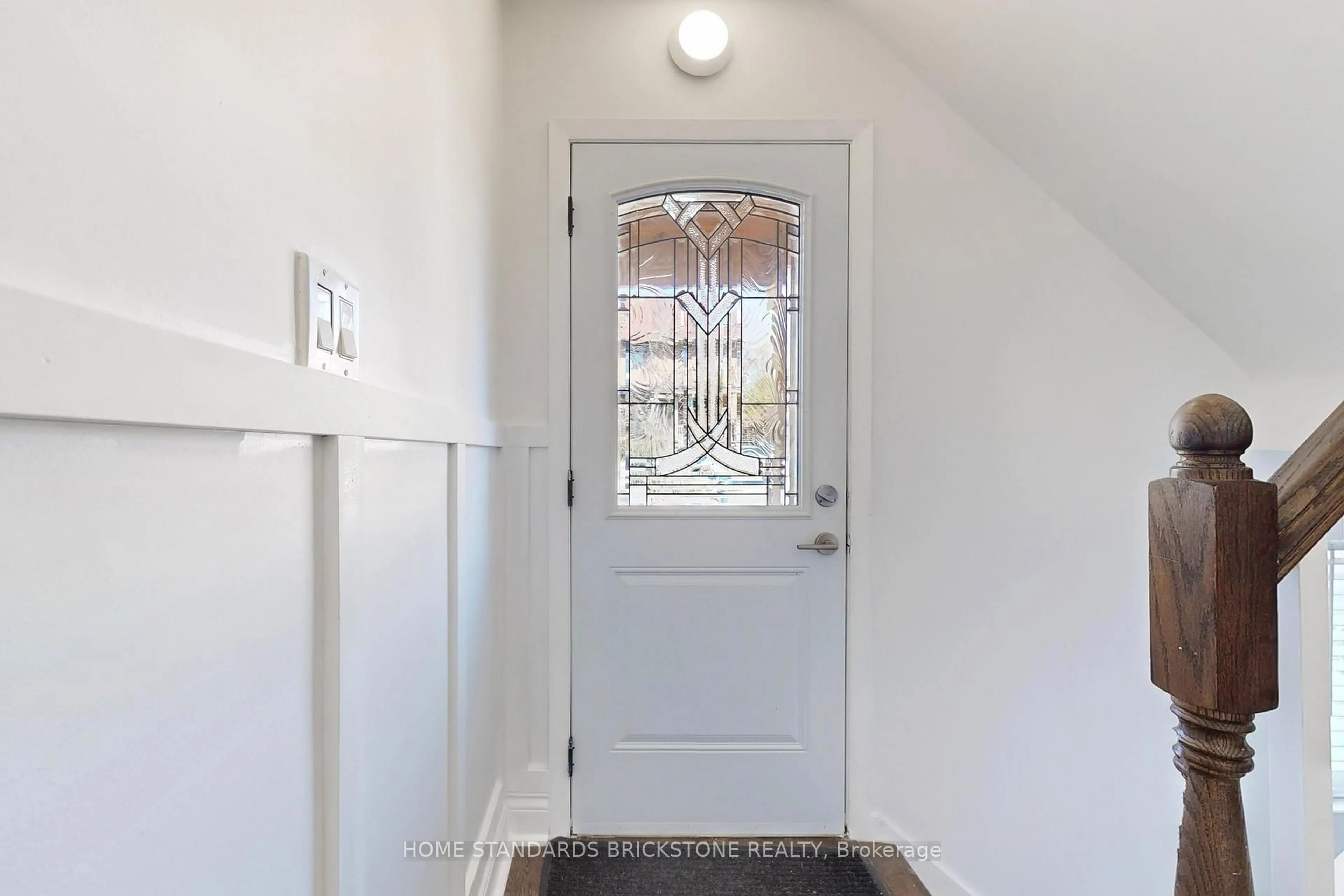 Indoor entryway for 21 Pretoria Ave, Toronto Ontario M4K 1T2