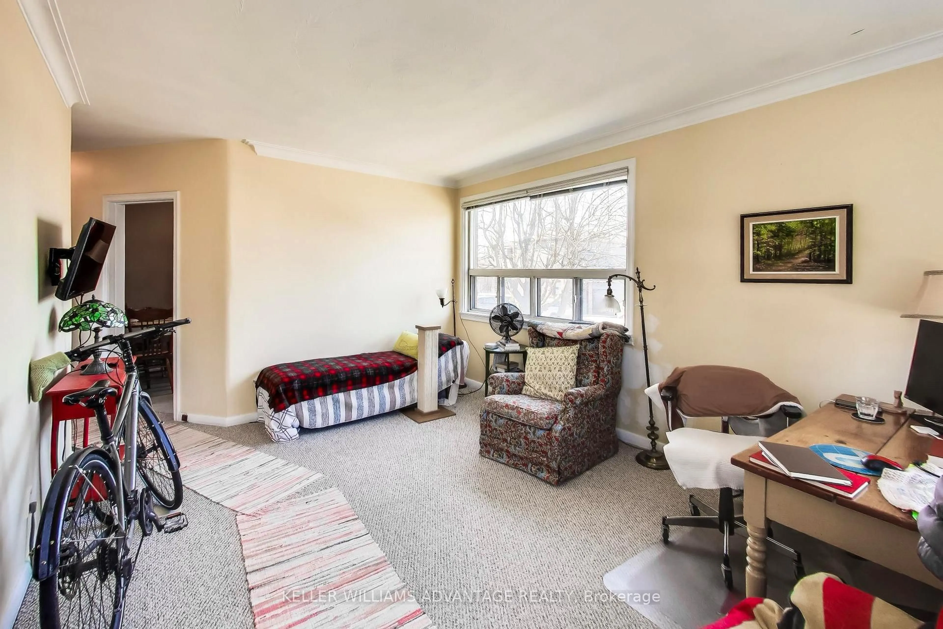 Living room with furniture, unknown for 270 Glebemount Ave, Toronto Ontario M4C 3T8