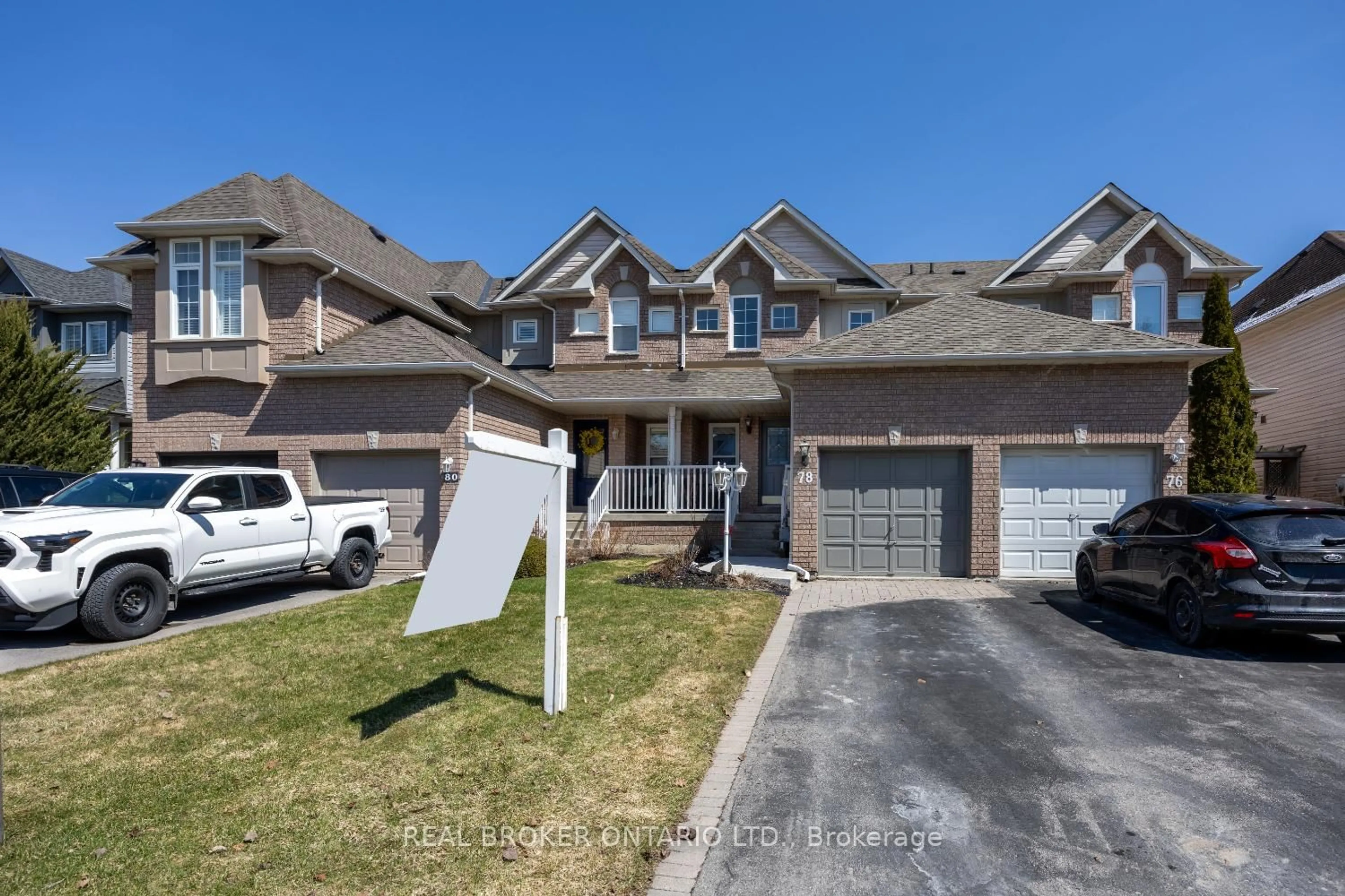 A pic from outside/outdoor area/front of a property/back of a property/a pic from drone, street for 78 Shady Lane Cres, Clarington Ontario L1C 5B1