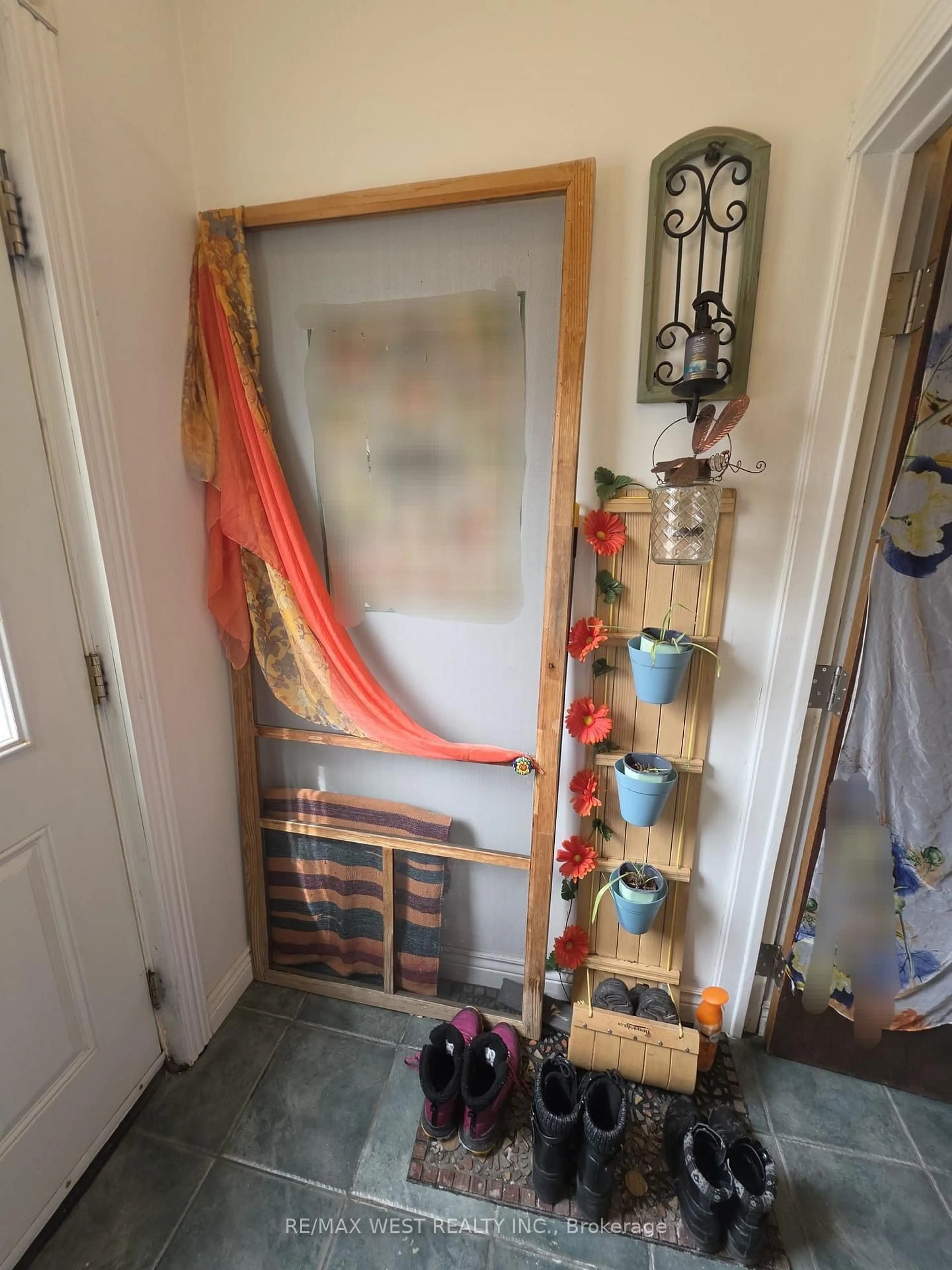 Unknown for 409 Woodbine Ave, Toronto Ontario M4L 3P7