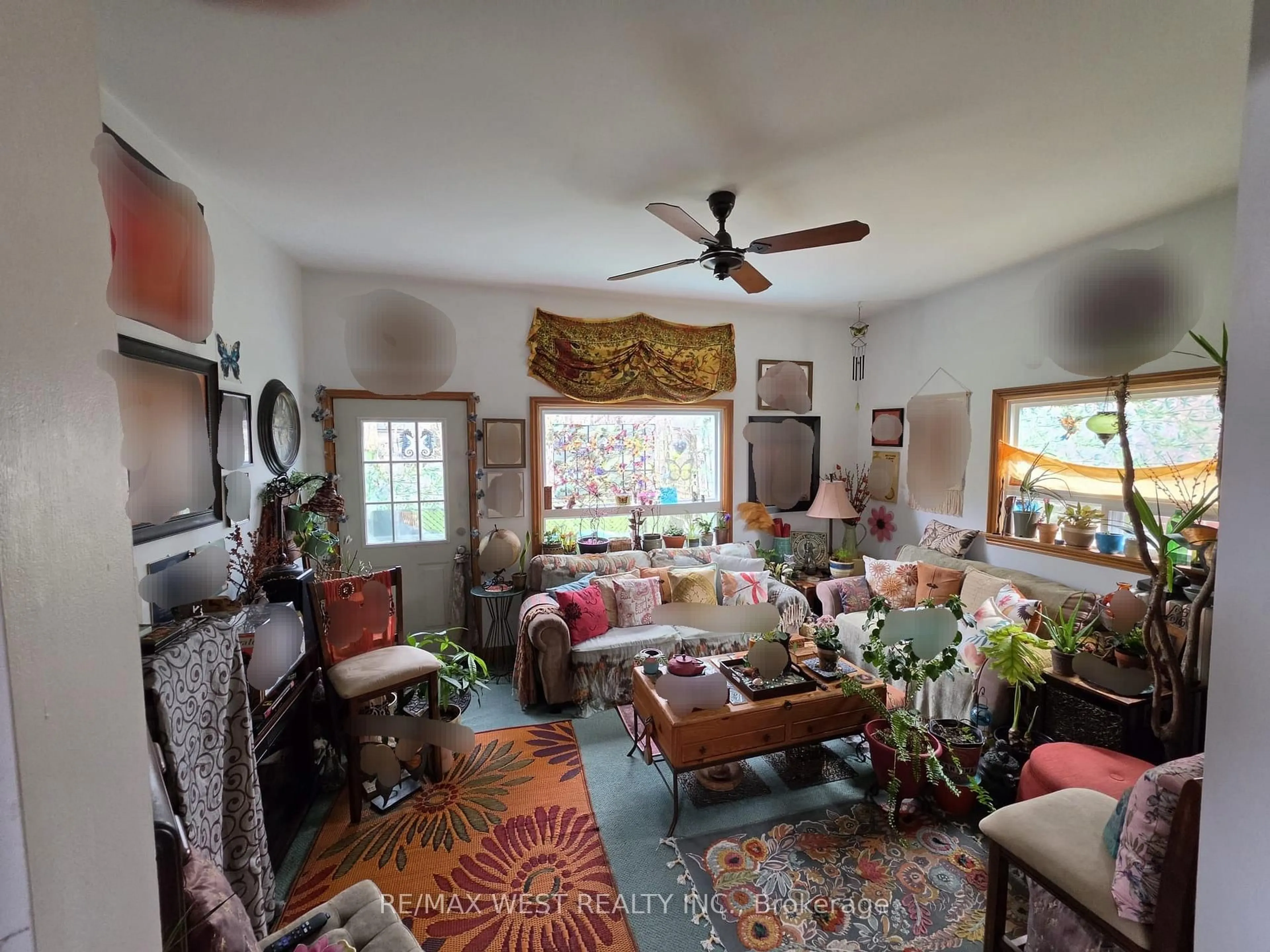 Living room with furniture, unknown for 409 Woodbine Ave, Toronto Ontario M4L 3P7