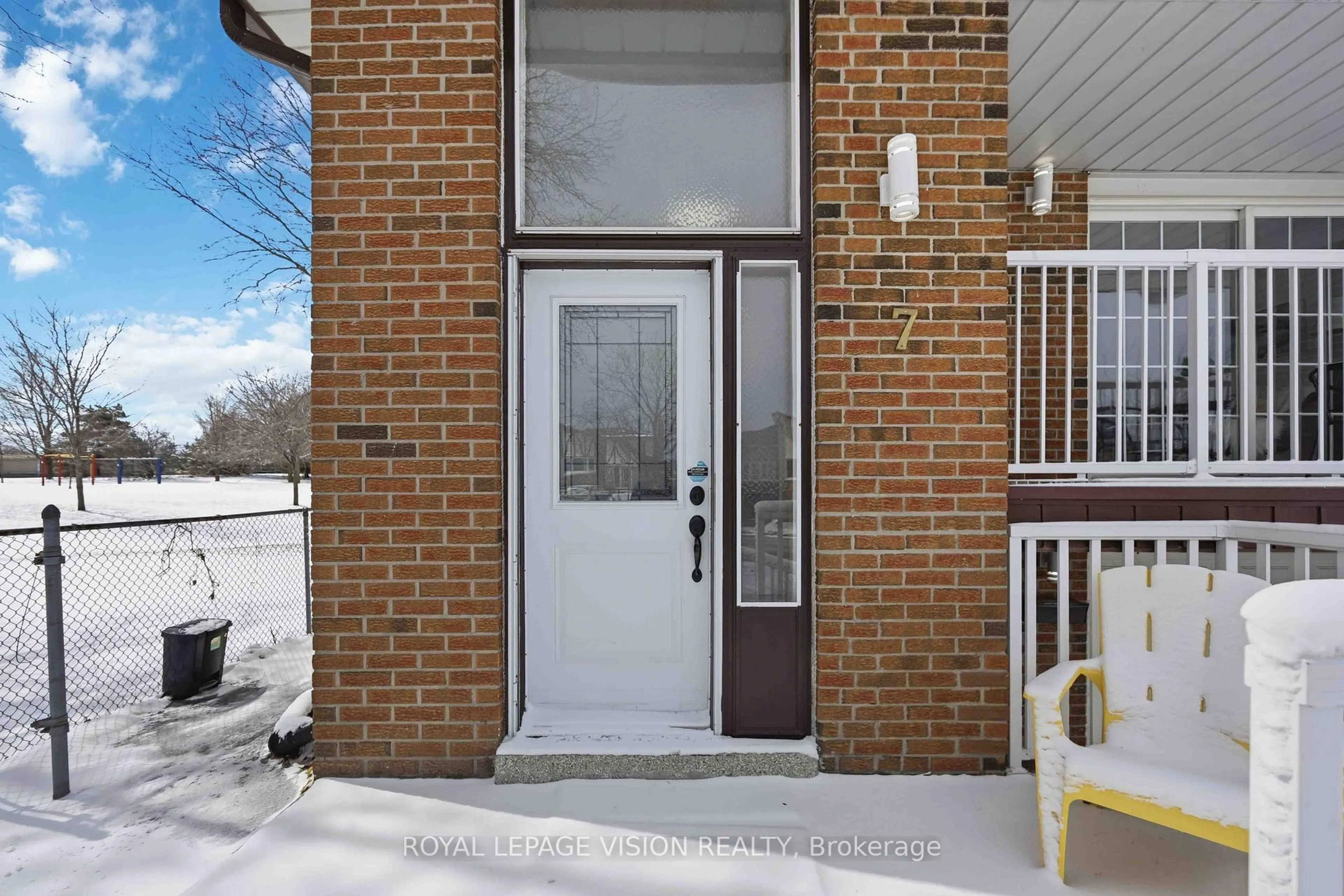 Indoor entryway for 7 Snowhill Cres, Toronto Ontario M1S 3T4