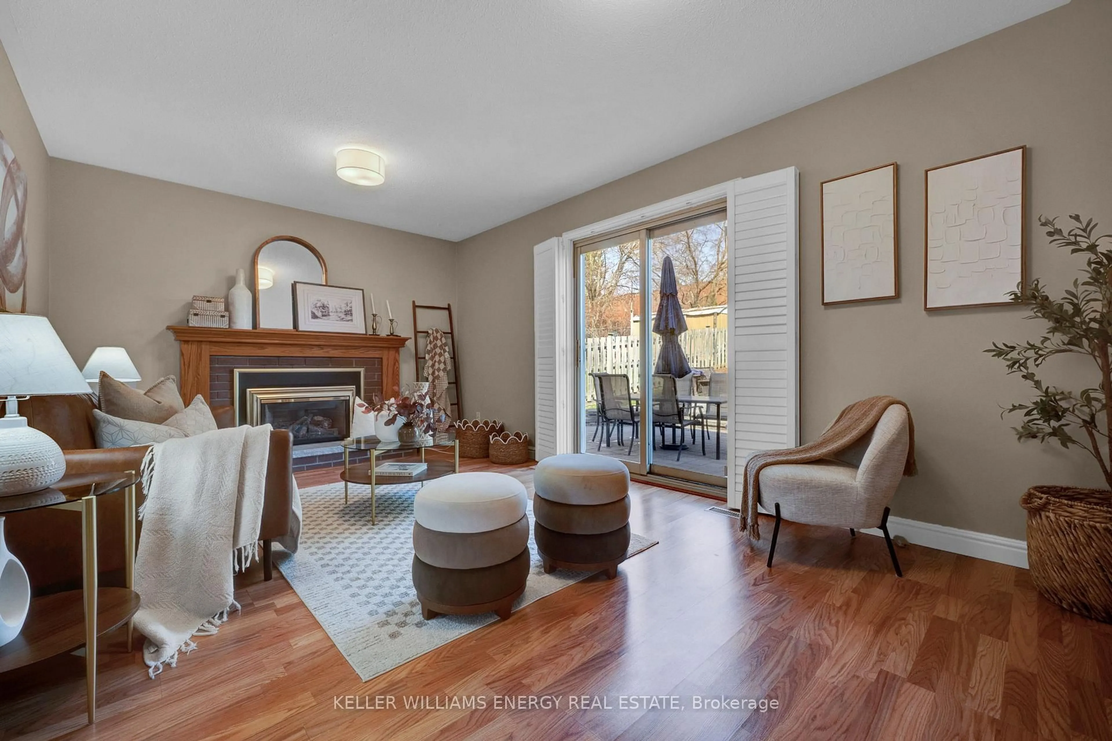 Living room with furniture, unknown for 693 Waverly St, Oshawa Ontario L1J 6C1