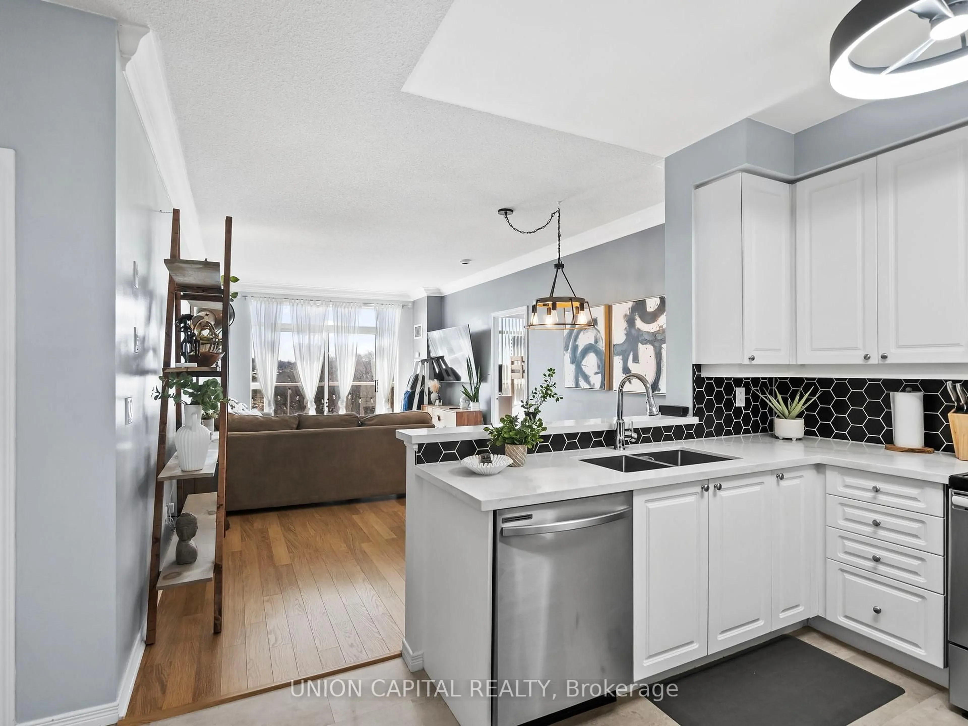 Open concept kitchen, unknown for 3650 Kingston Rd #PH918, Toronto Ontario M1M 3X9