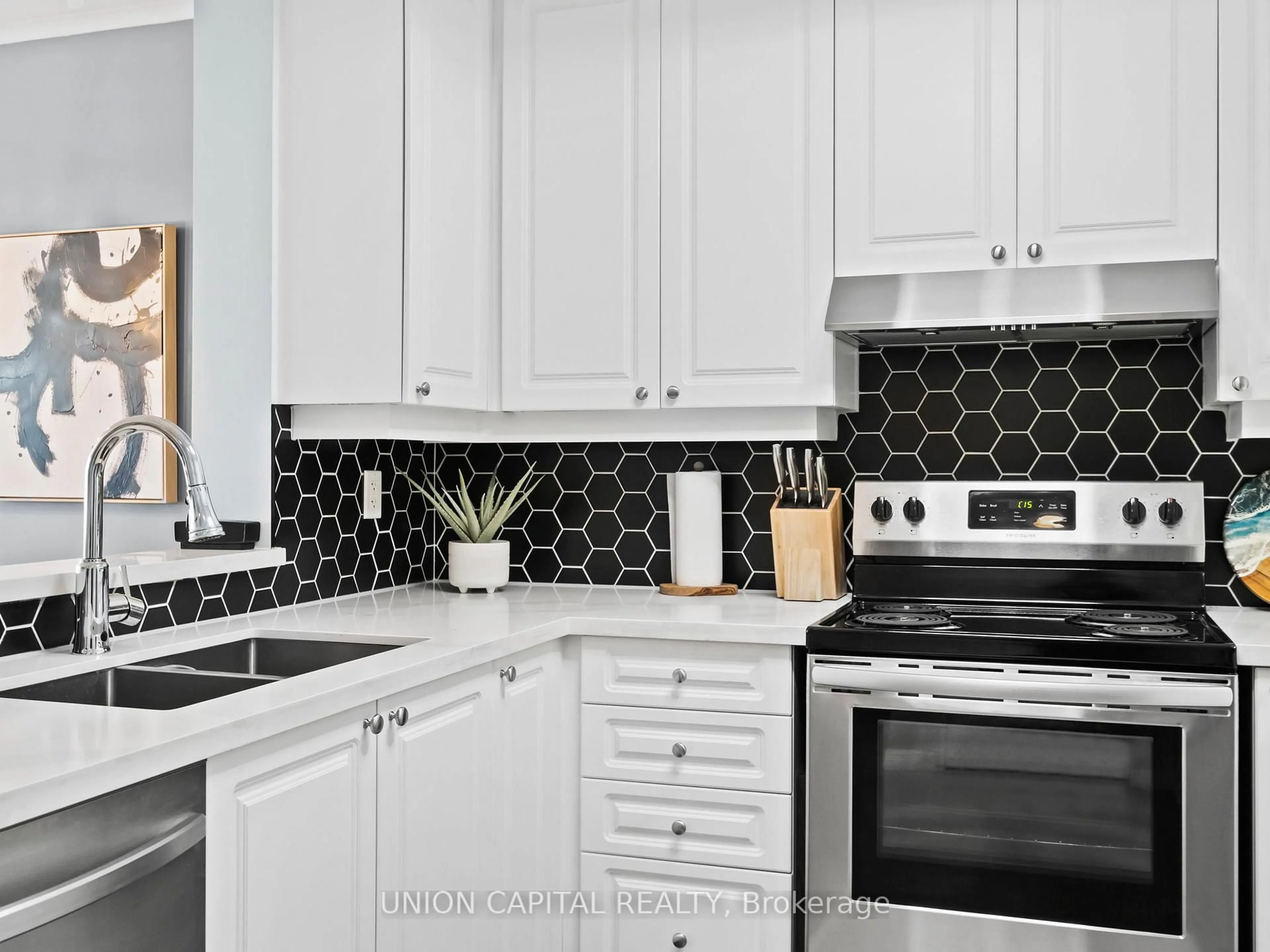 Contemporary kitchen, ceramic/tile floor for 3650 Kingston Rd #PH918, Toronto Ontario M1M 3X9