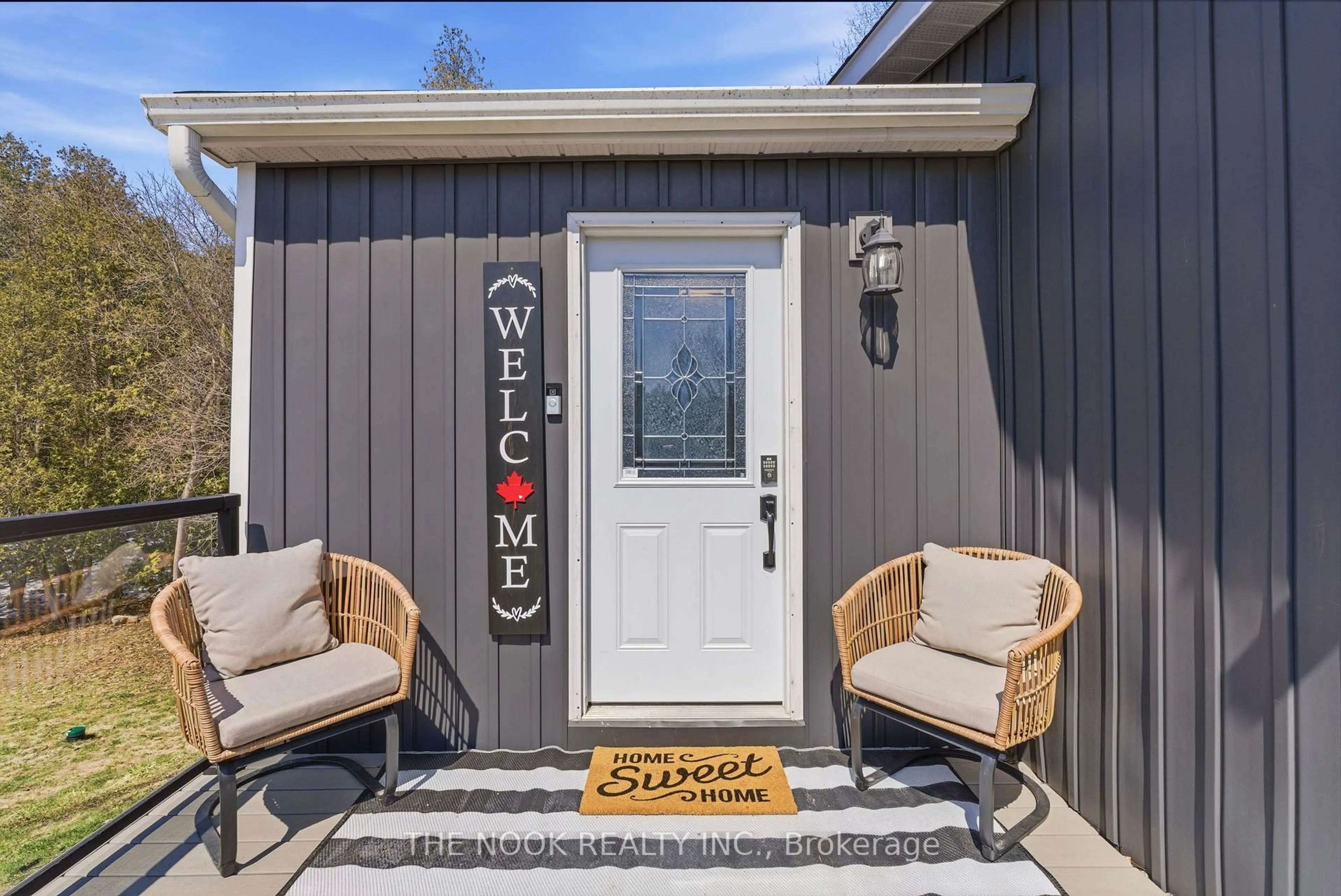 Indoor entryway for 7704 Leskard Rd, Clarington Ontario L0B 1M0