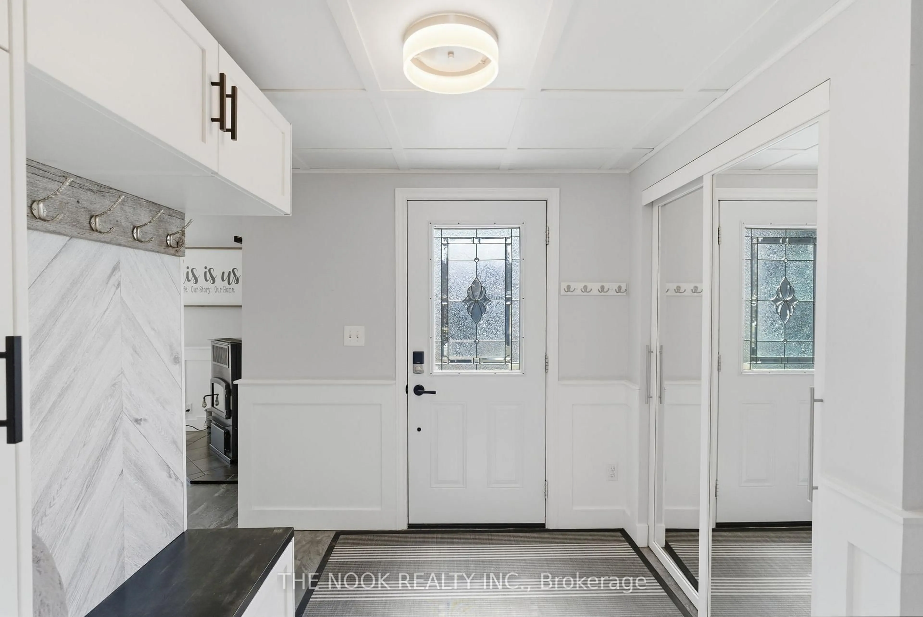 Indoor entryway for 7704 Leskard Rd, Clarington Ontario L0B 1M0