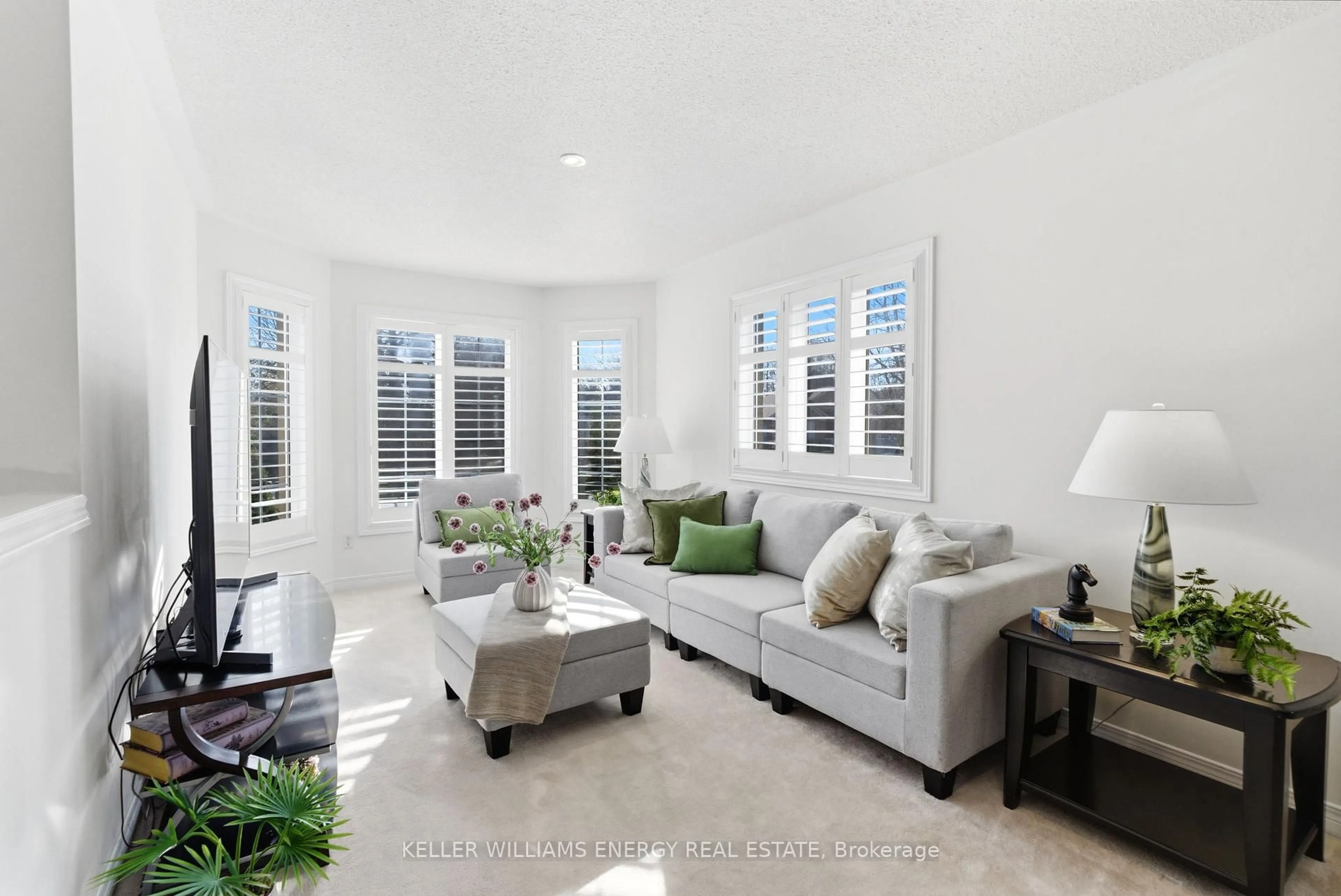 Living room with furniture, ceramic/tile floor for 66 Squire Fletcher Dr, Clarington Ontario L1C 5H9