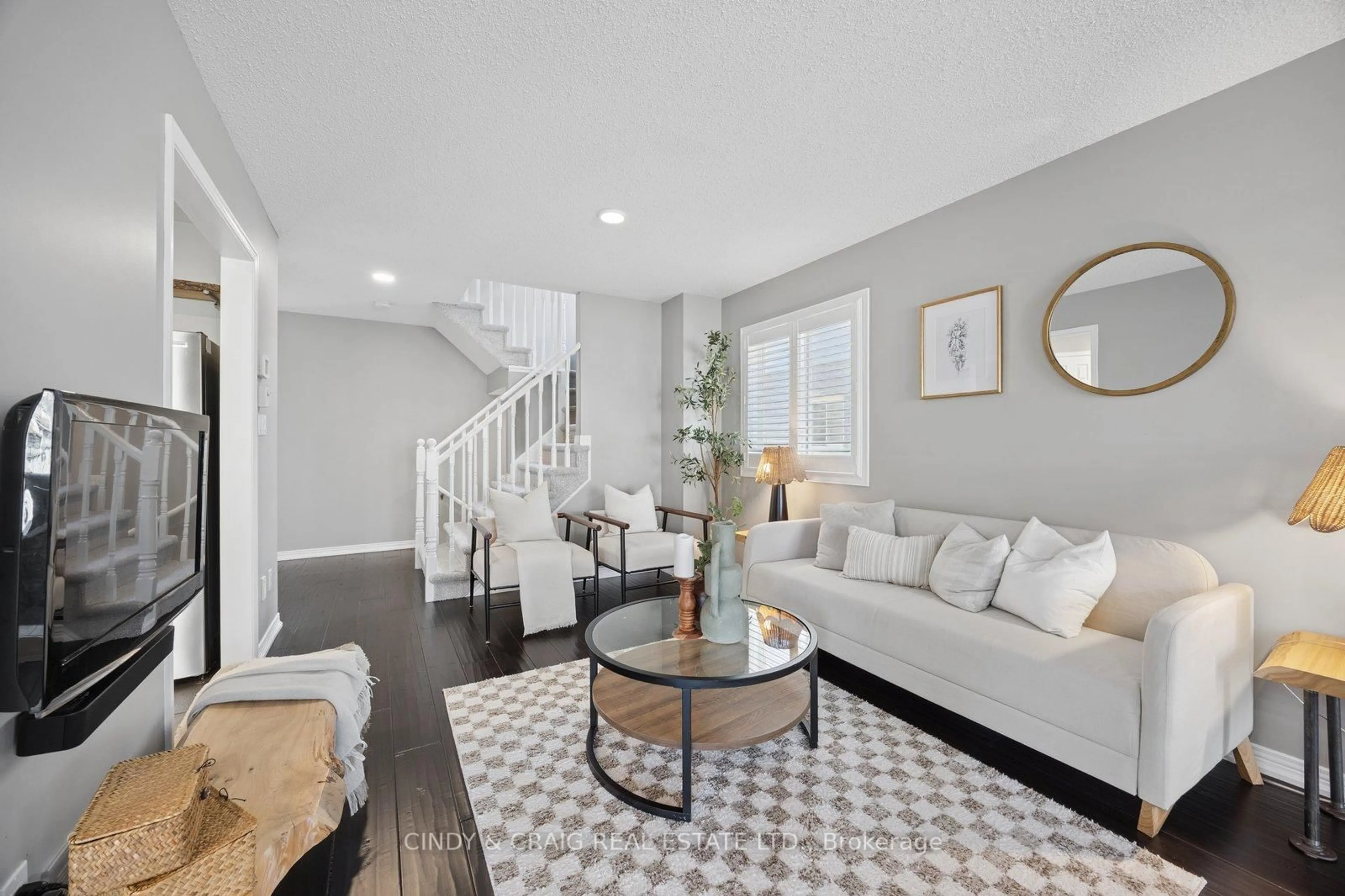 Living room with furniture, unknown for 90 Fieldcrest Ave, Clarington Ontario L1E 2Y9