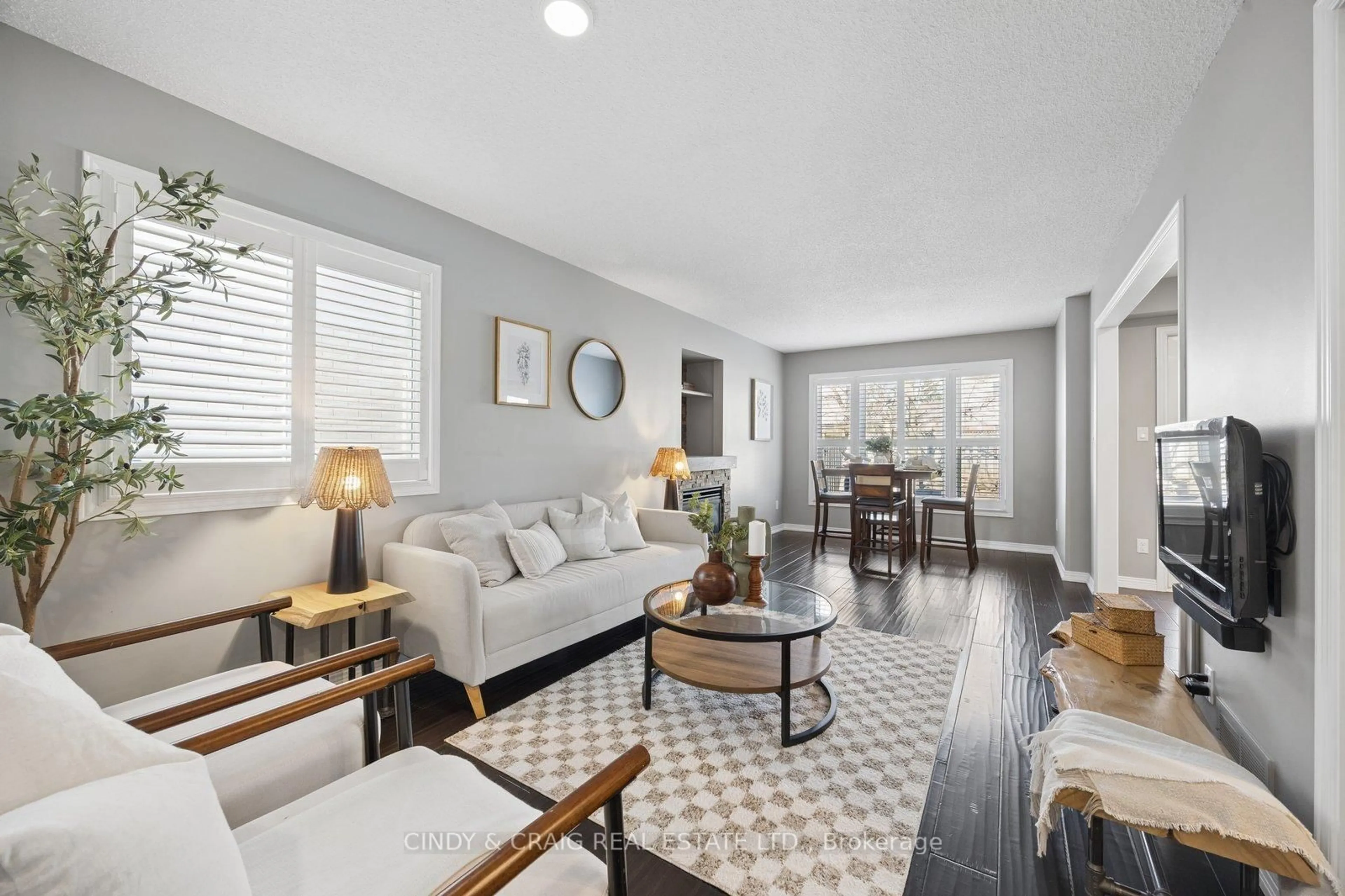 Living room with furniture, unknown for 90 Fieldcrest Ave, Clarington Ontario L1E 2Y9