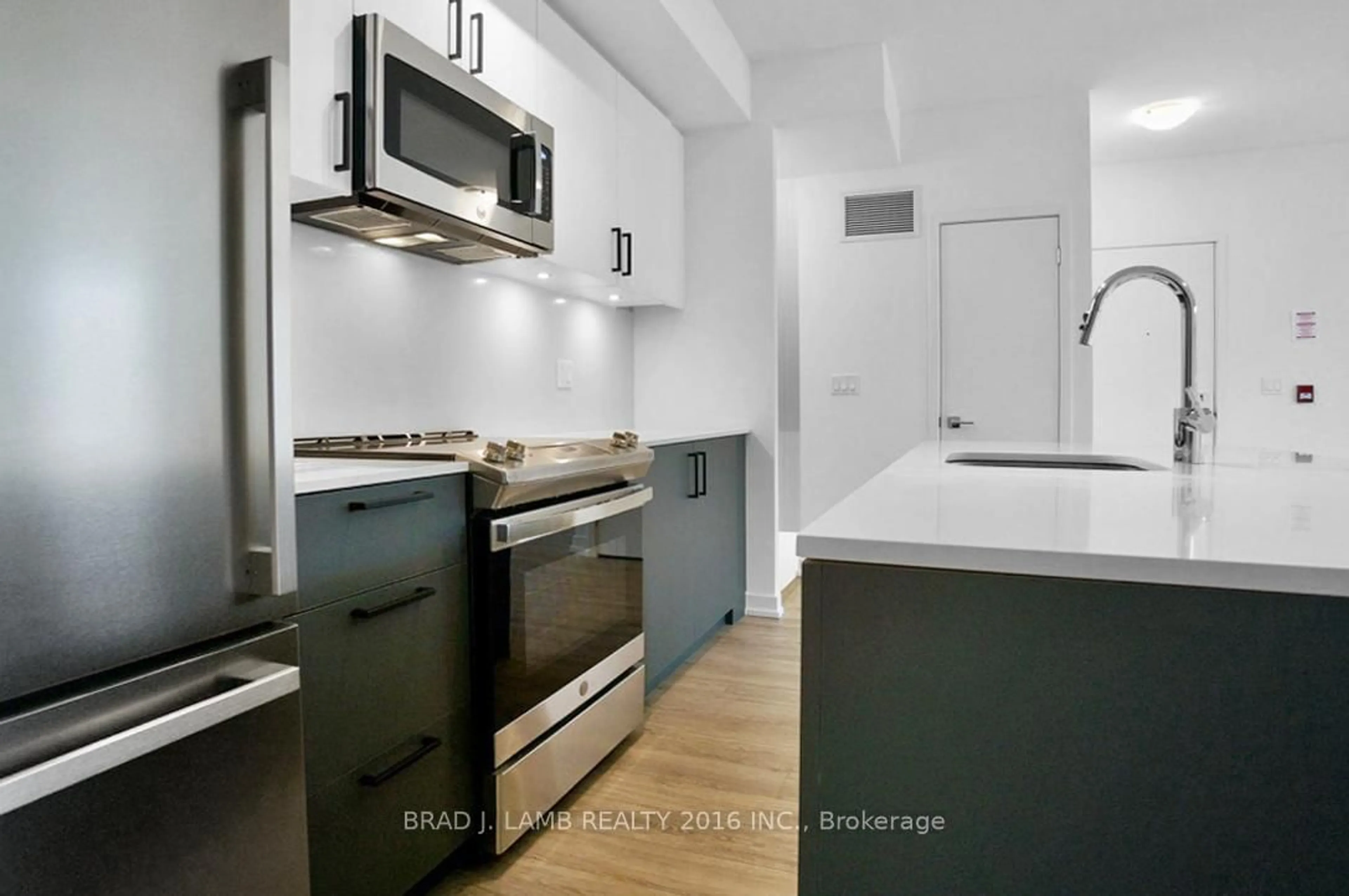 Standard kitchen, unknown for 35 Birchcliff Ave #11, Toronto Ontario M1N 0C1