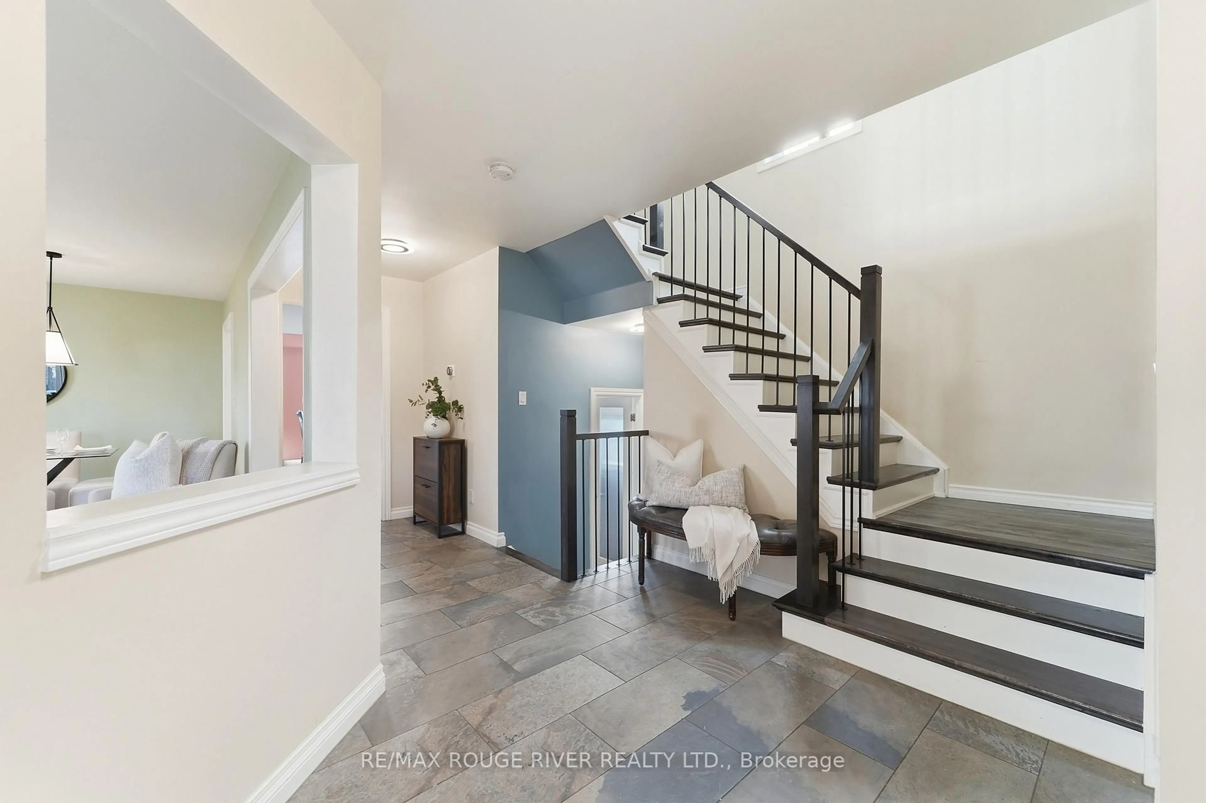 Indoor entryway for 5 Iberville Rd, Whitby Ontario L1M 1H5