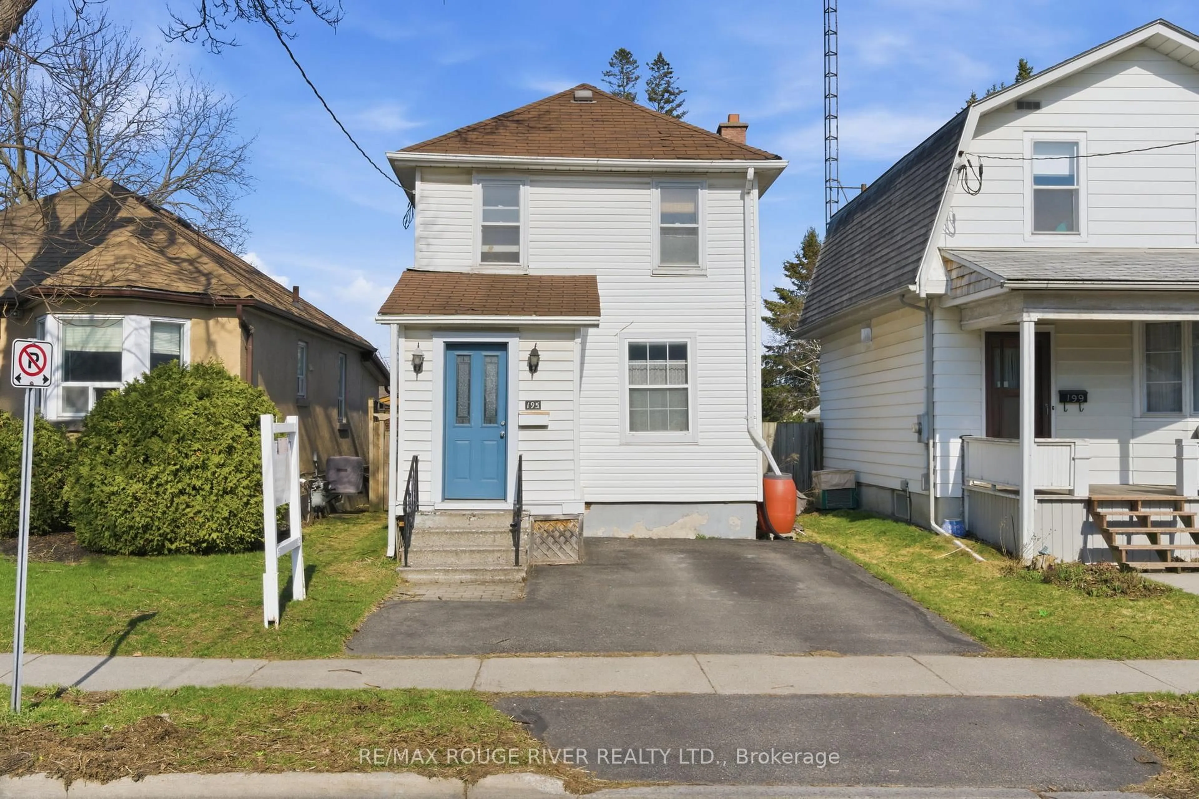 A pic from outside/outdoor area/front of a property/back of a property/a pic from drone, street for 195 Burk St, Oshawa Ontario L1J 4C2