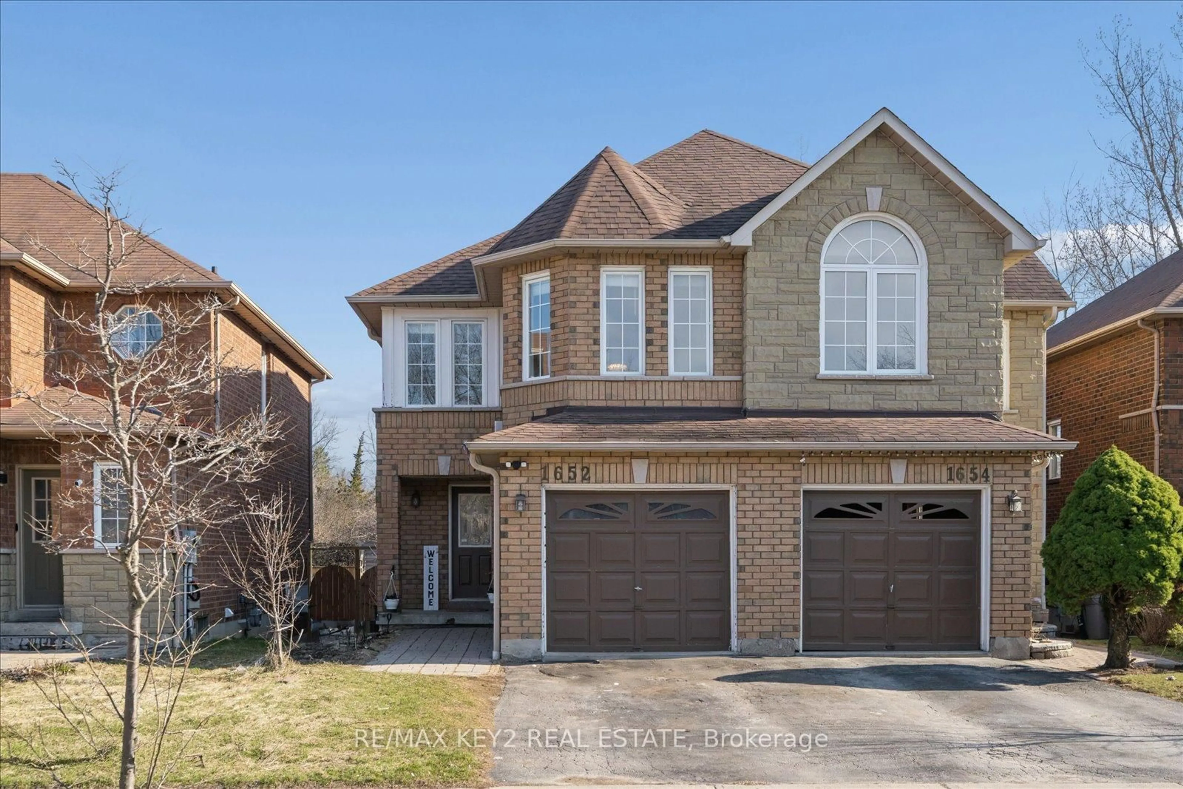 Home with brick exterior material, street for 1652 Autumn Cres, Pickering Ontario L1V 6X6