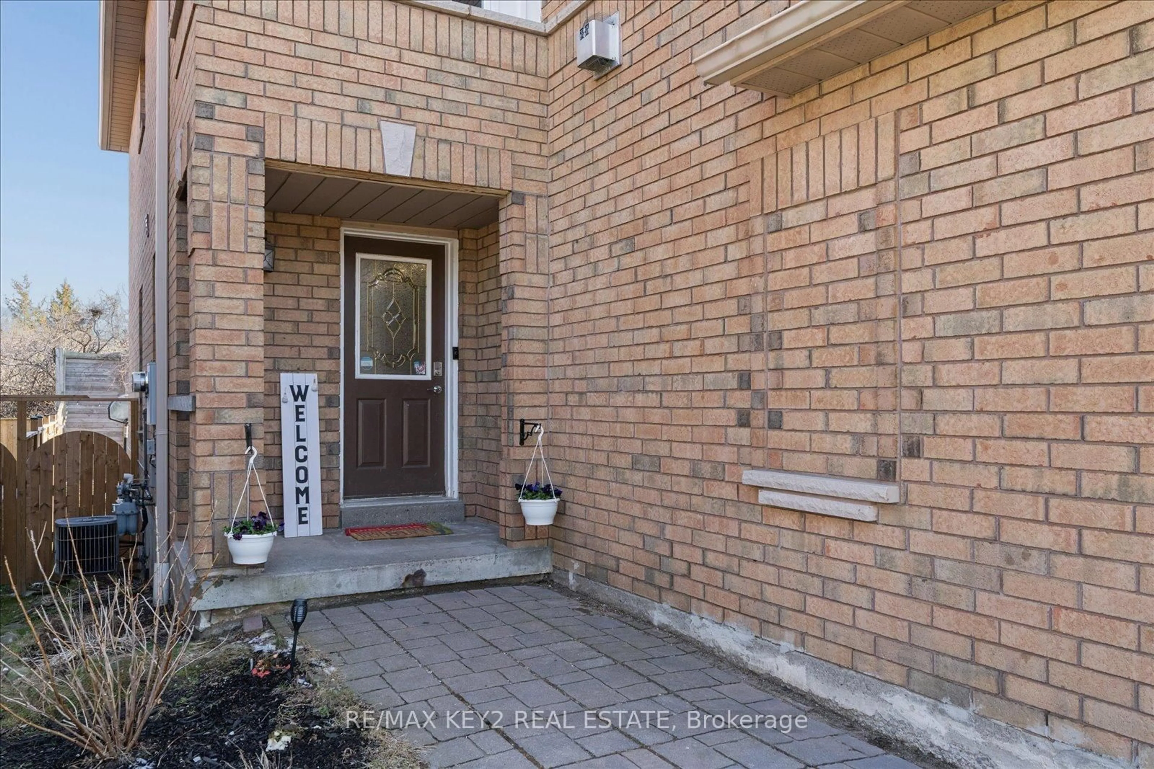 Indoor entryway for 1652 Autumn Cres, Pickering Ontario L1V 6X6