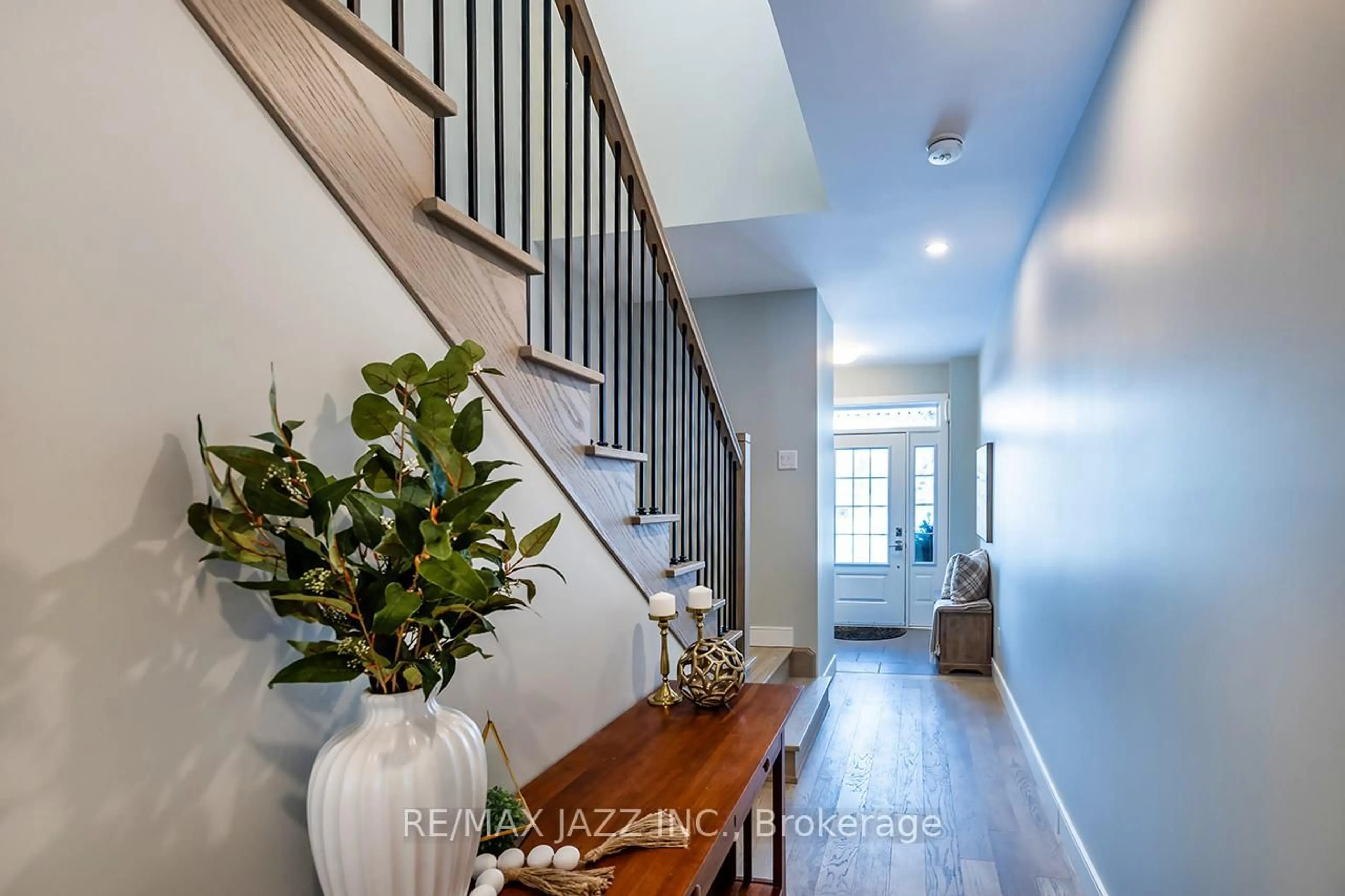 Indoor entryway for 78 Shand Lane, Scugog Ontario L9L 0C7