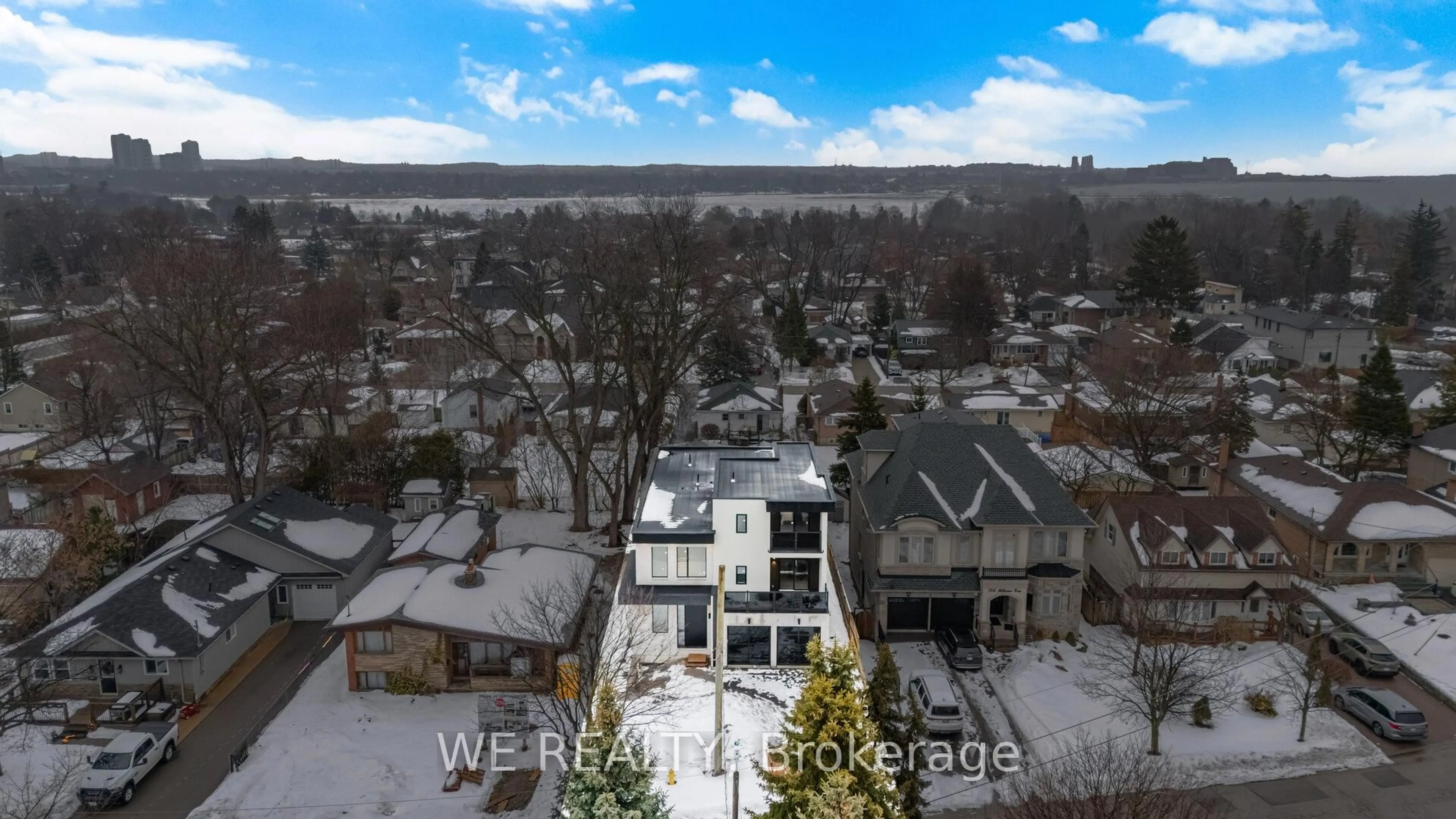 A pic from outside/outdoor area/front of a property/back of a property/a pic from drone, city buildings view from balcony for 711 Hillview Cres, Pickering Ontario L1W 2R6