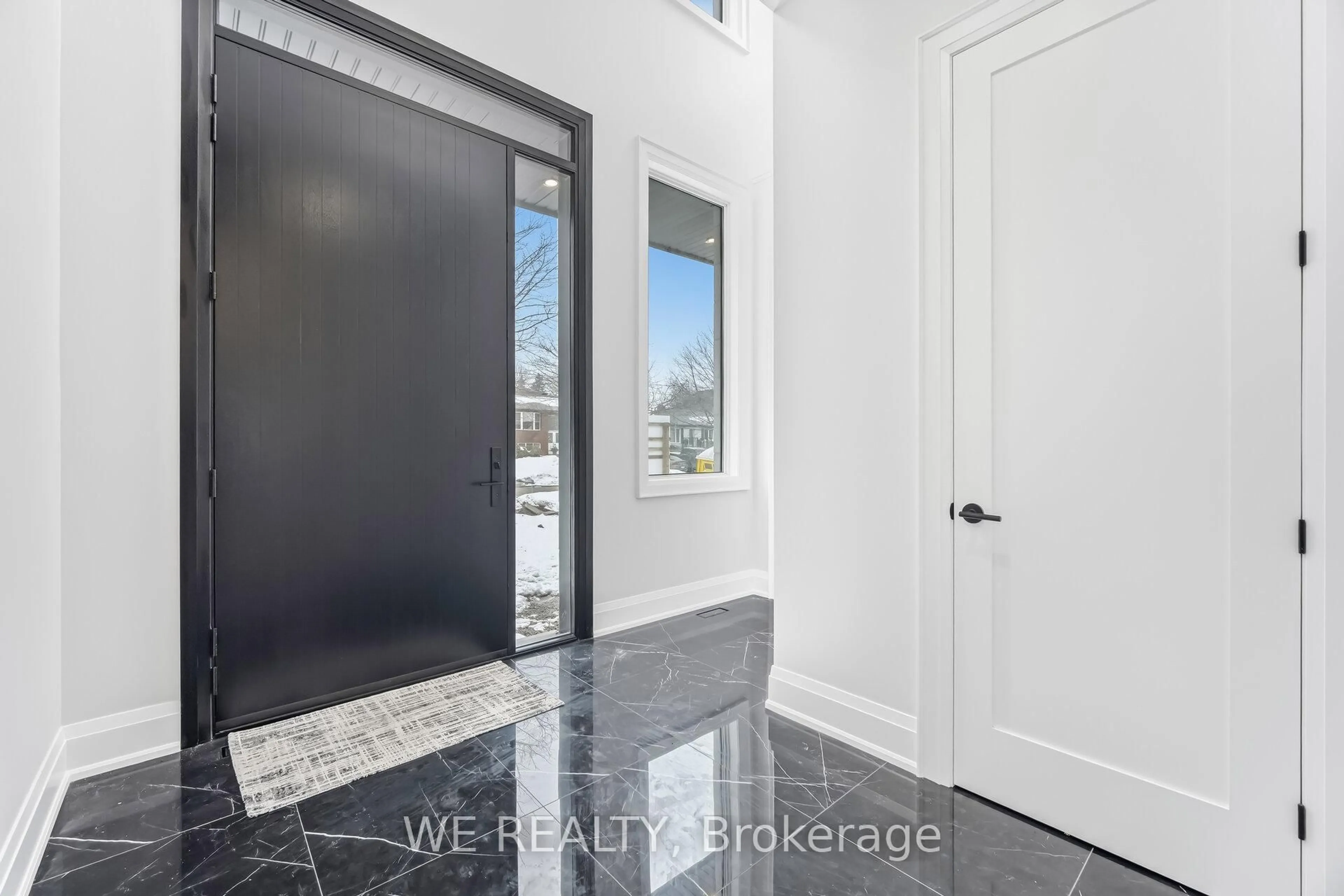 Indoor entryway for 711 Hillview Cres, Pickering Ontario L1W 2R6