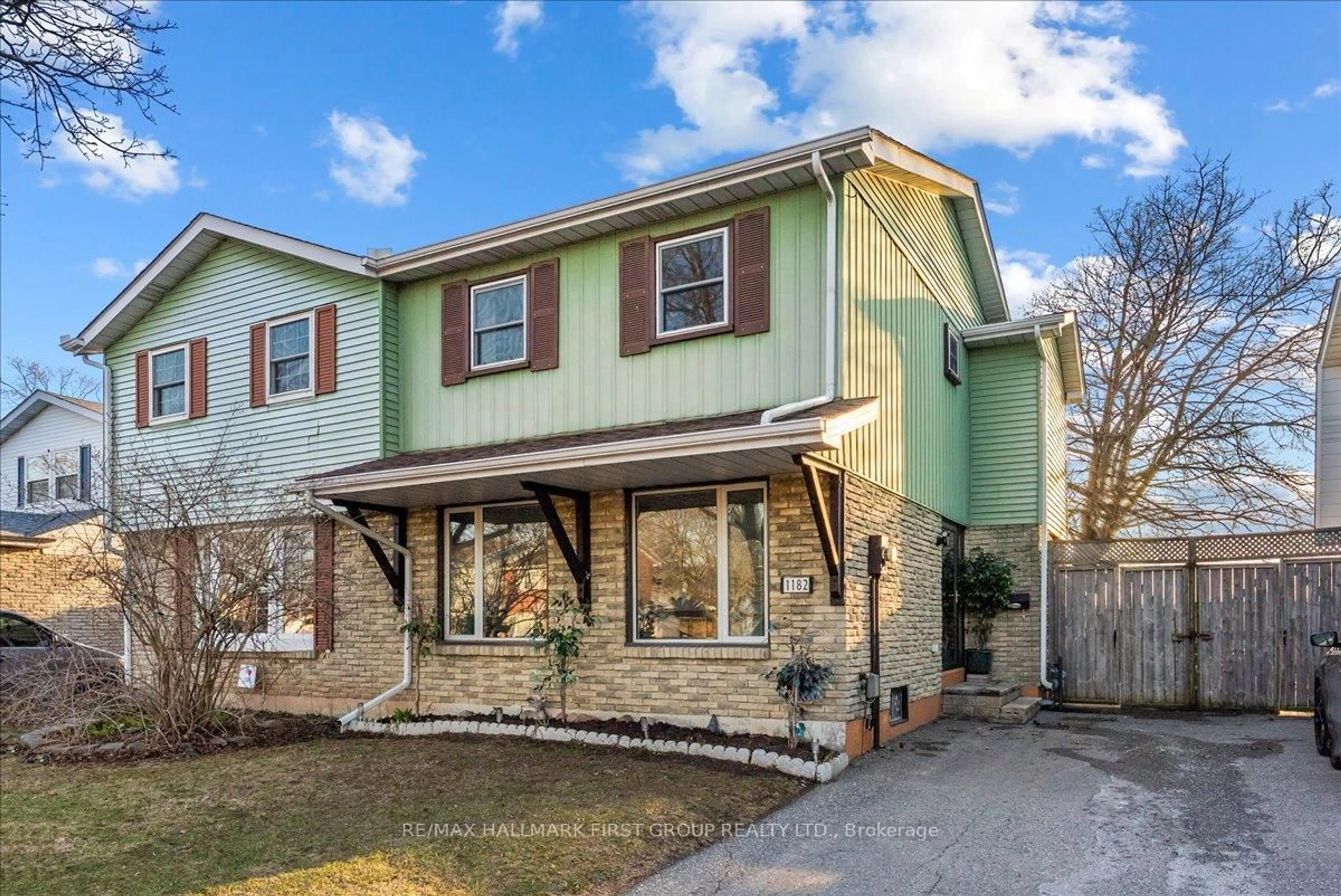 Home with vinyl exterior material, street for 1182 Venus Cres, Oshawa Ontario L1J 6E4