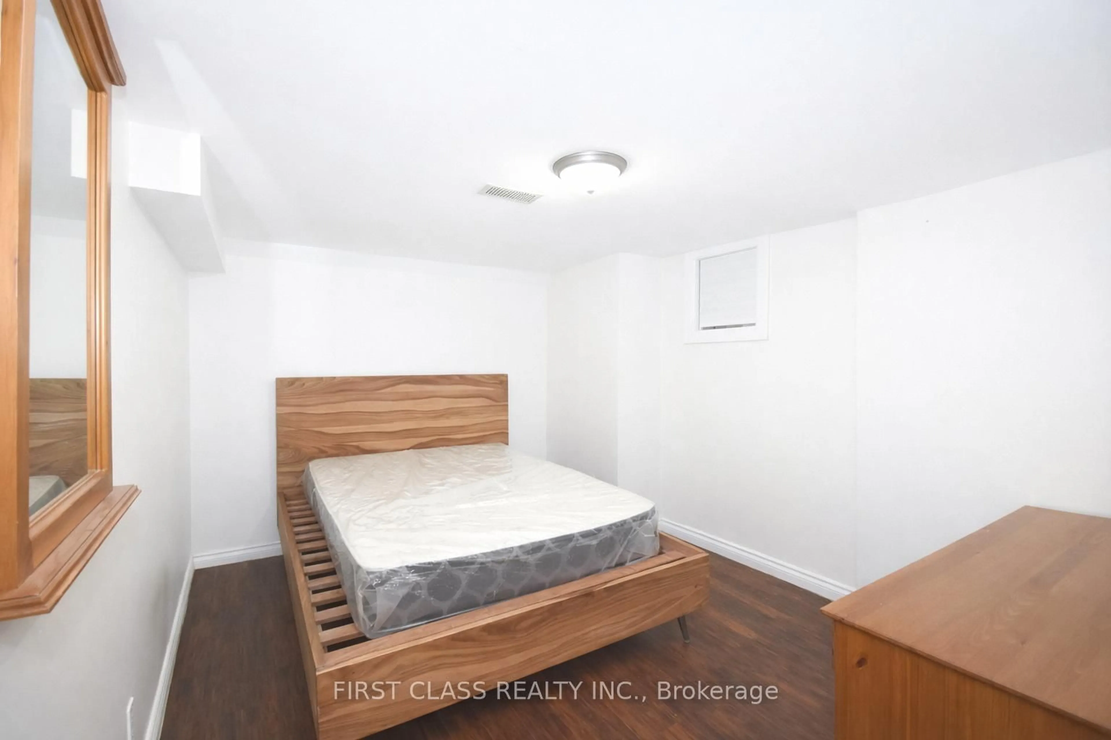A pic of a room for 102 Greenwood Ave, Toronto Ontario M4L 2P6