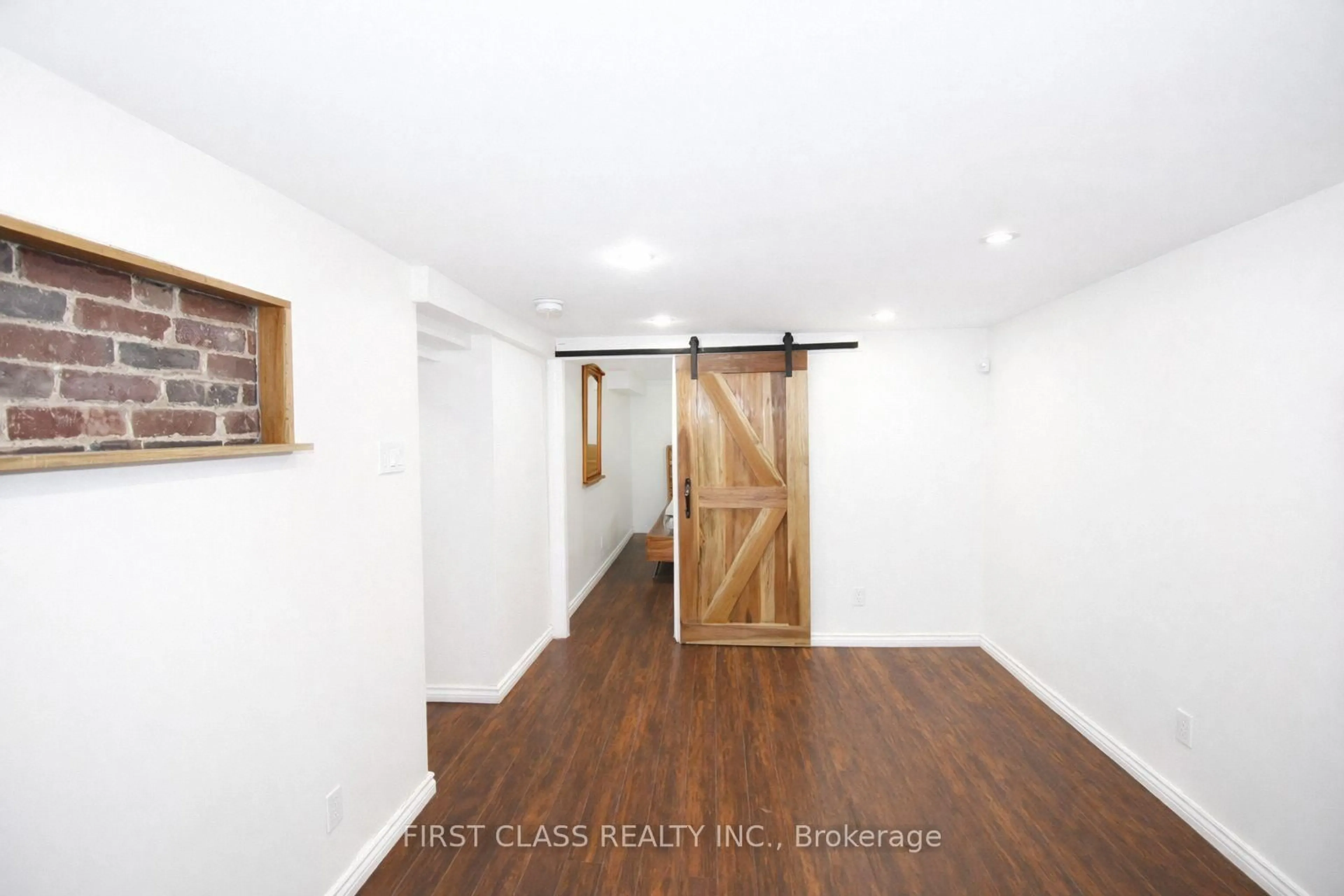 Indoor entryway for 102 Greenwood Ave, Toronto Ontario M4L 2P6