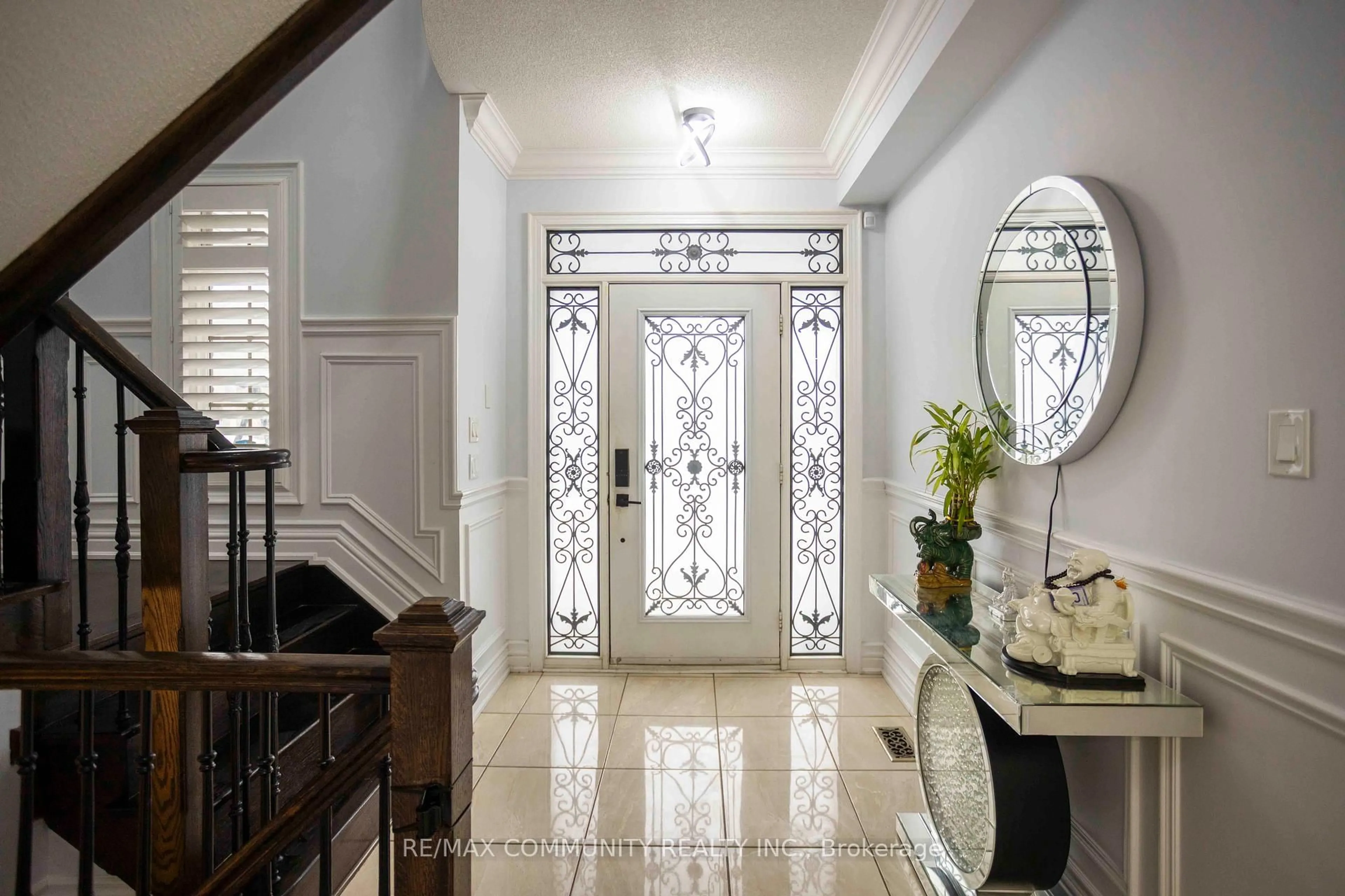 Indoor entryway for 74 Stannardville Dr, Ajax Ontario L1T 0M4