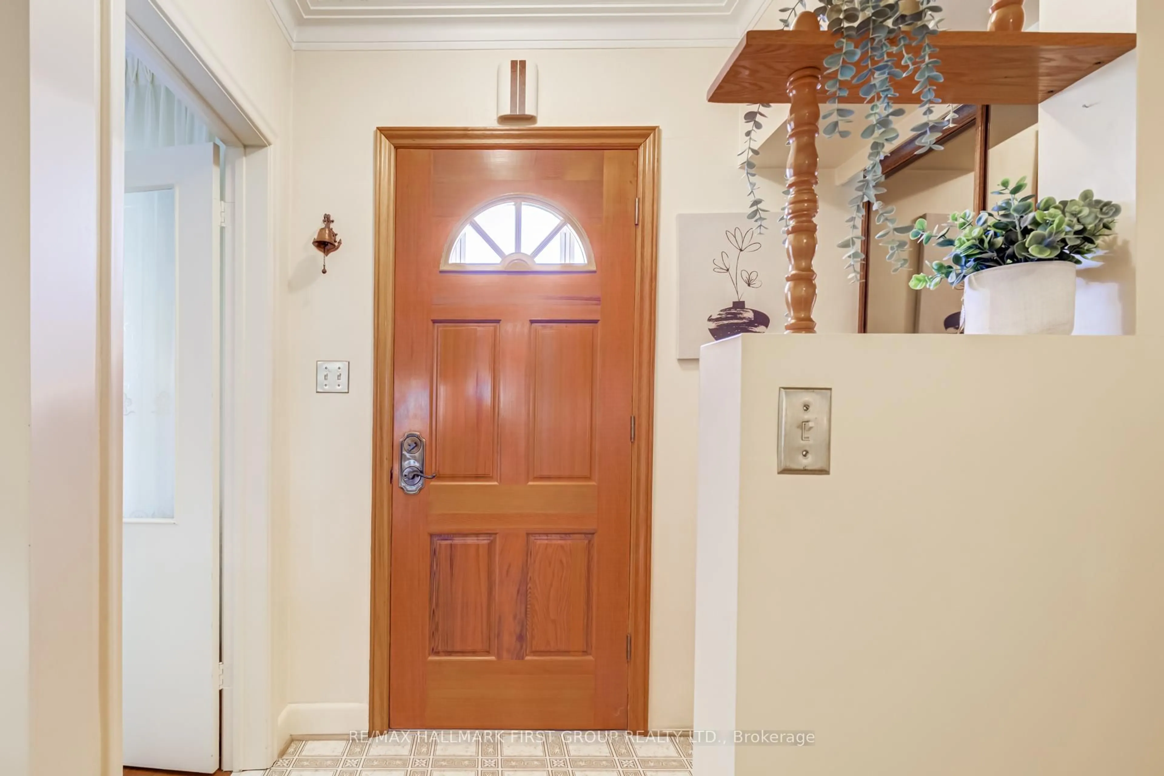 Indoor entryway for 89 Ranstone Gdns, Toronto Ontario M1K 2T9