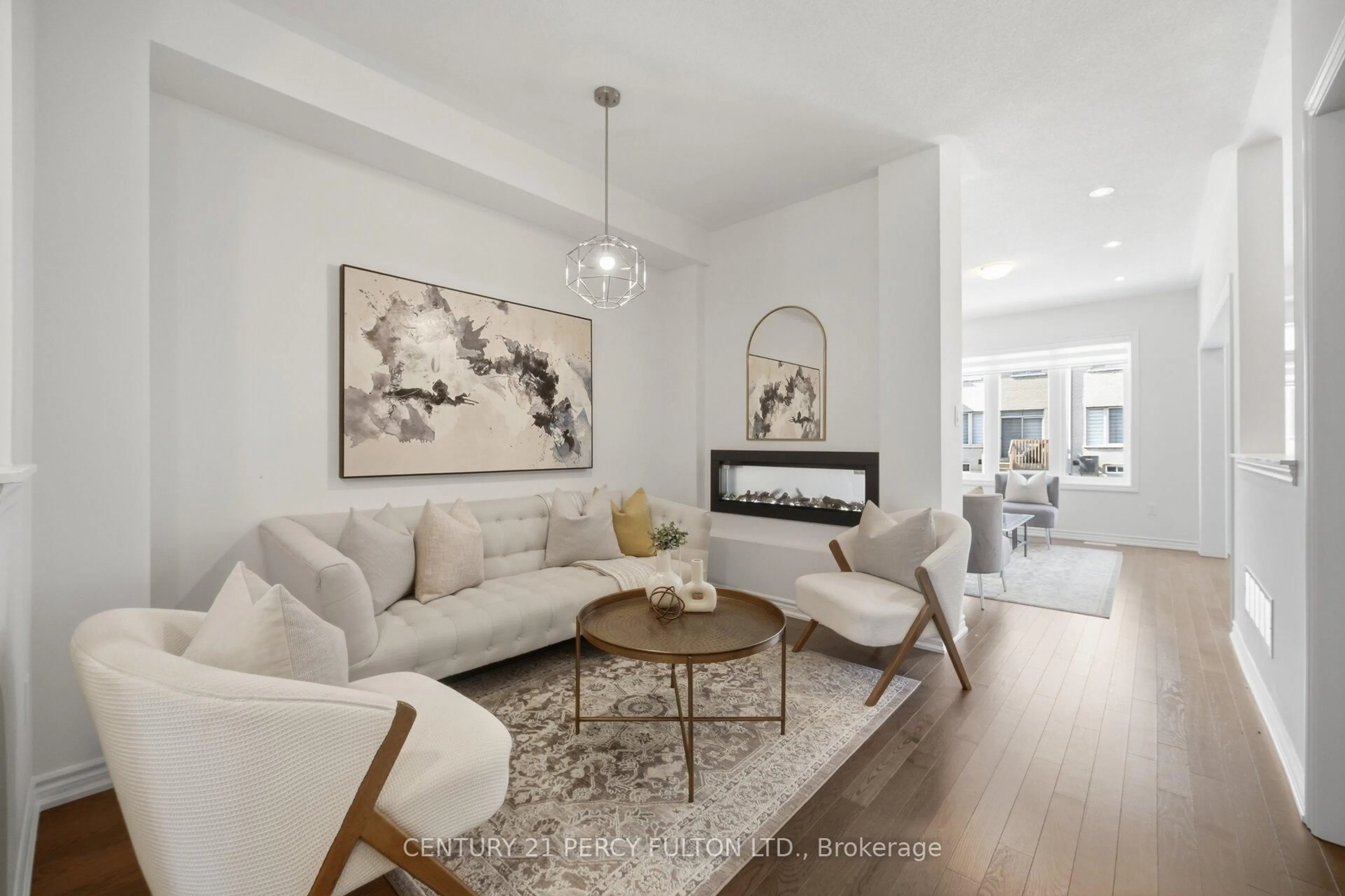 Living room with furniture, unknown for 32 Mountainside Cres, Whitby Ontario L1R 0P5