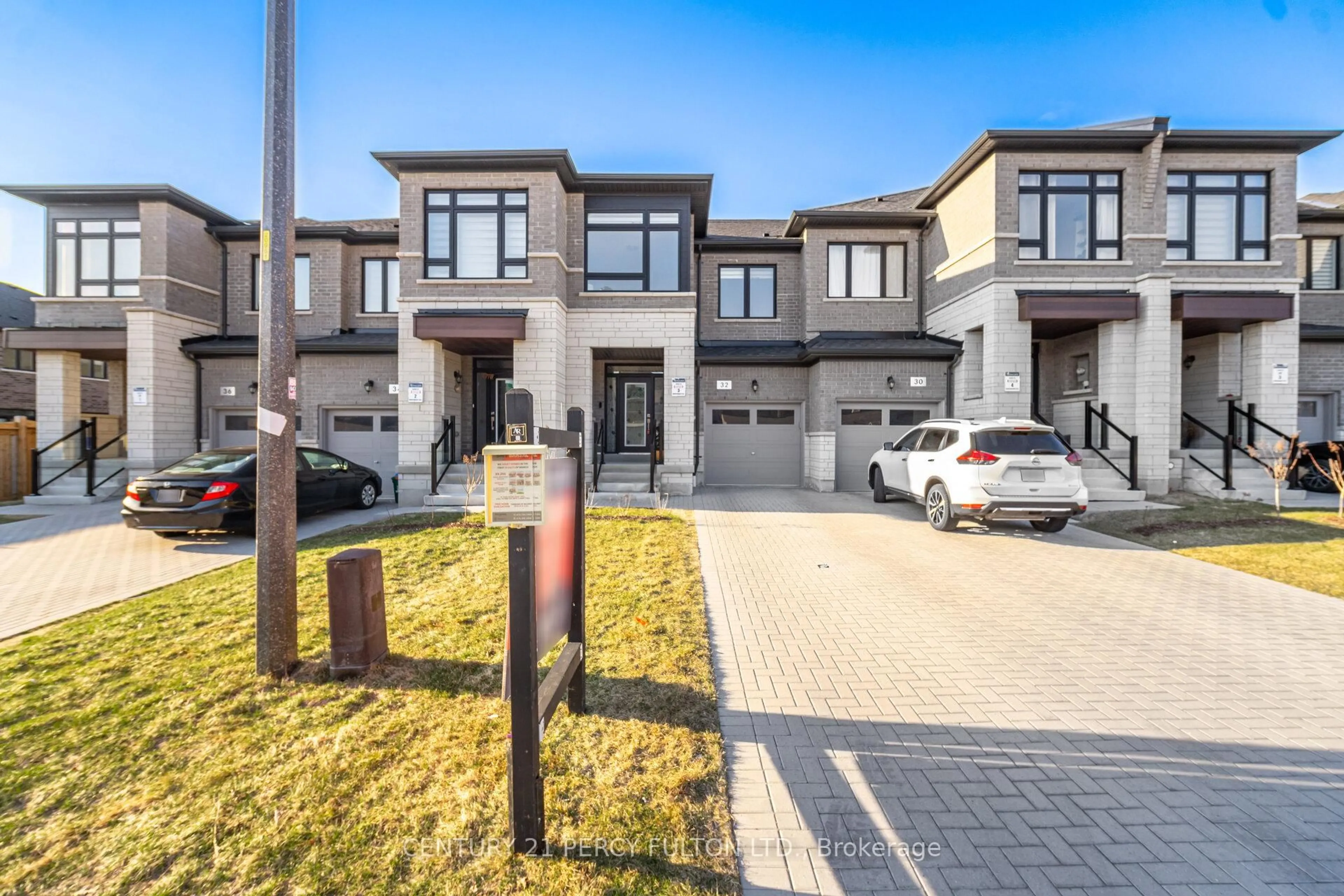 Unknown for 32 Mountainside Cres, Whitby Ontario L1R 0P5