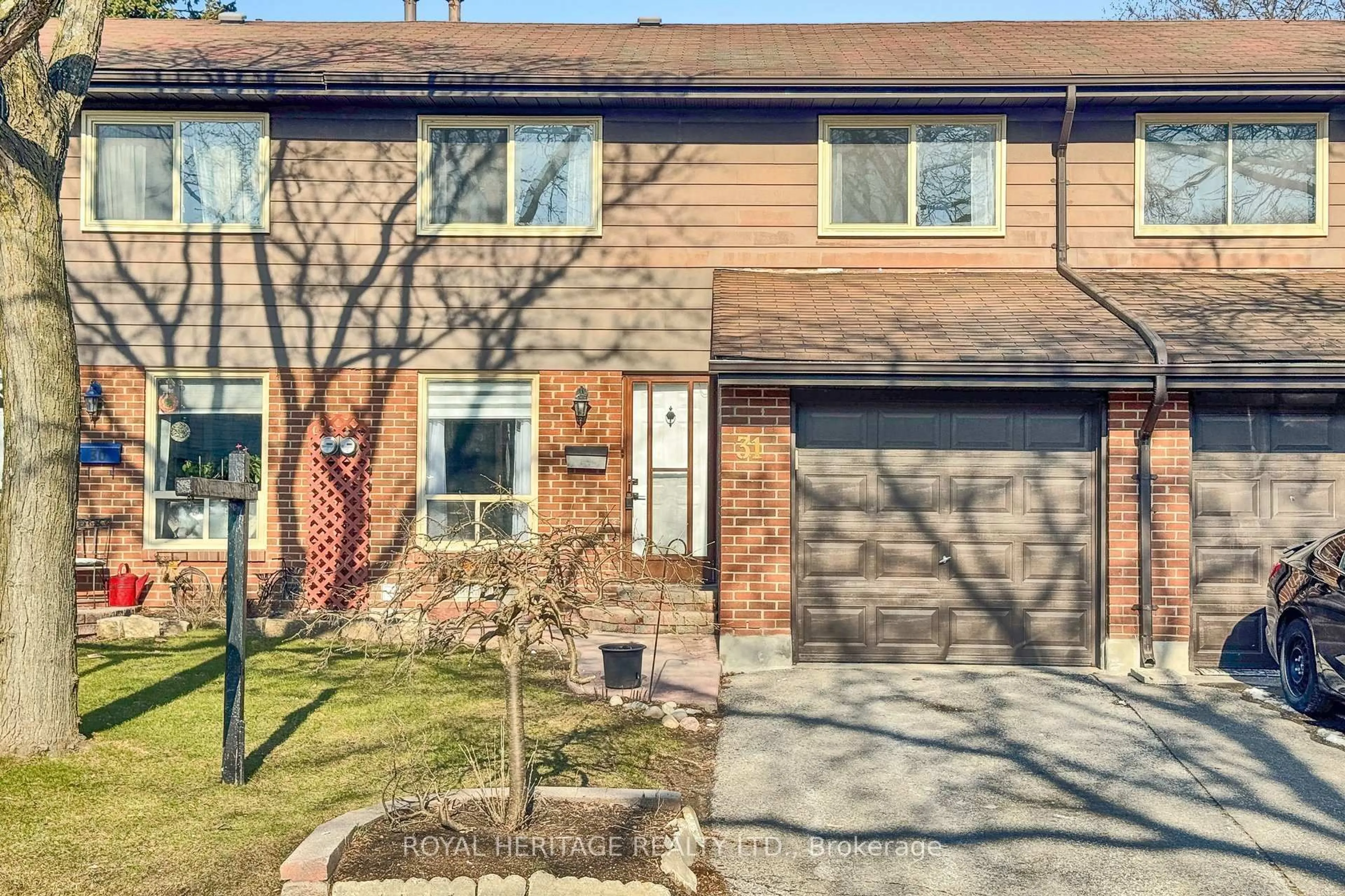 Home with brick exterior material, street for 155 Glovers Rd #31, Oshawa Ontario L1G 7A4