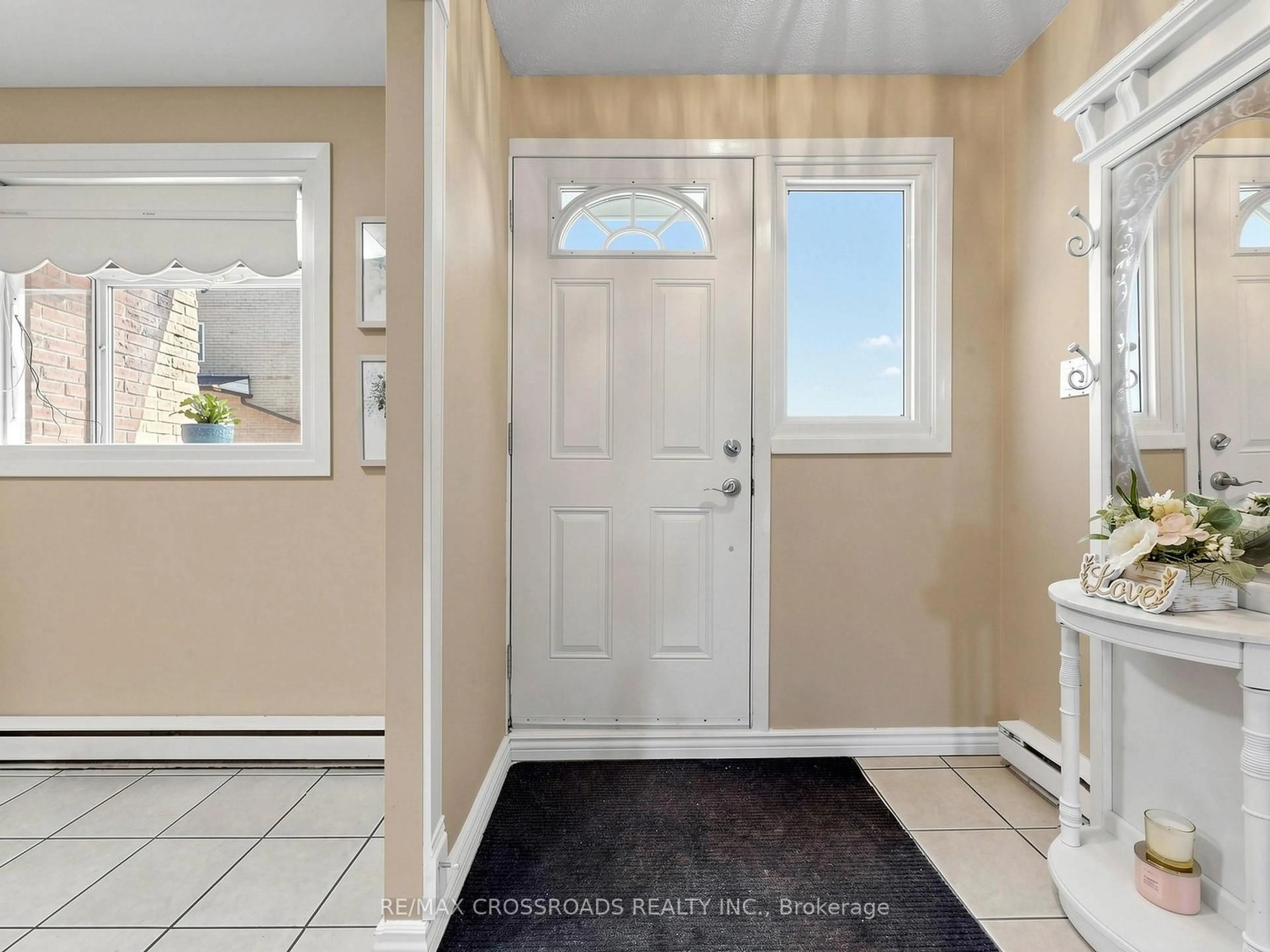 Indoor entryway for 50 Scarborough Golf Club Rd #189, Toronto Ontario M1M 3T5