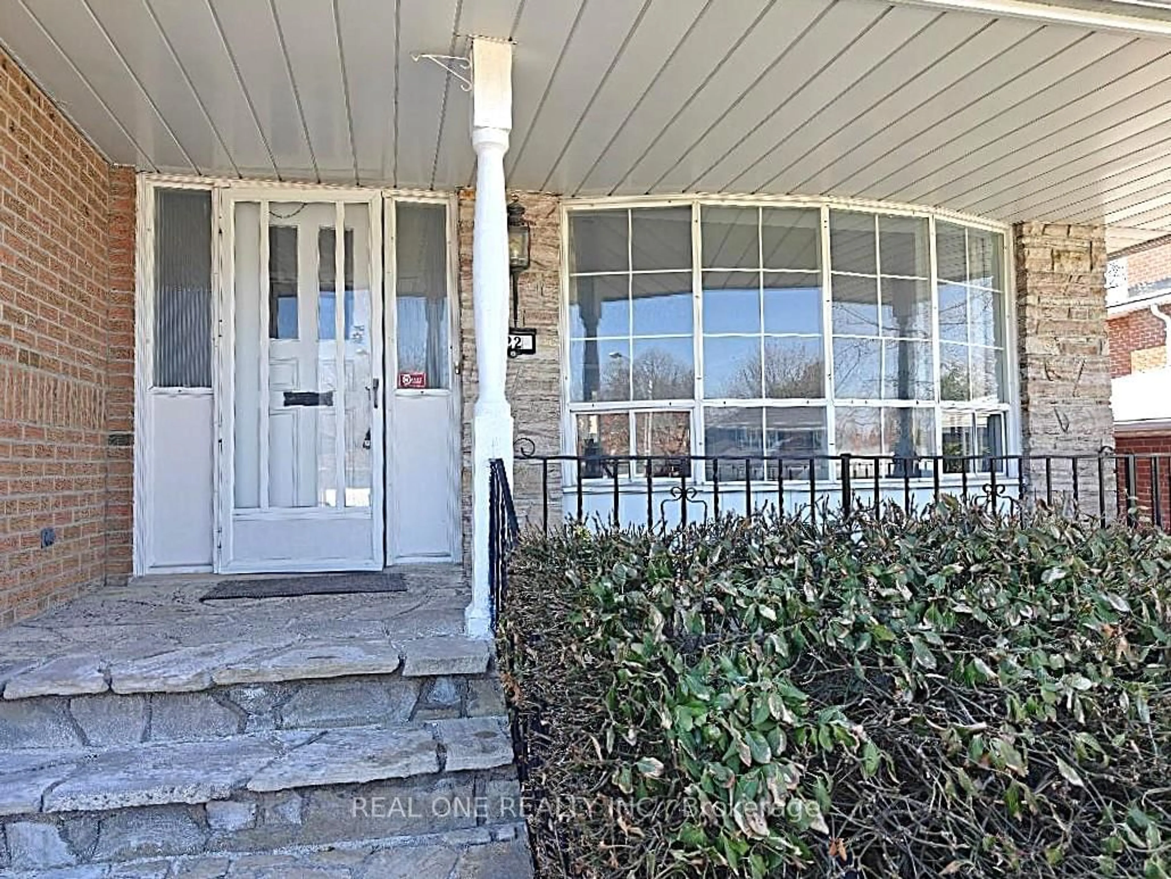 Indoor entryway for 22 Kenmanor Blvd, Toronto Ontario M1W 1R7