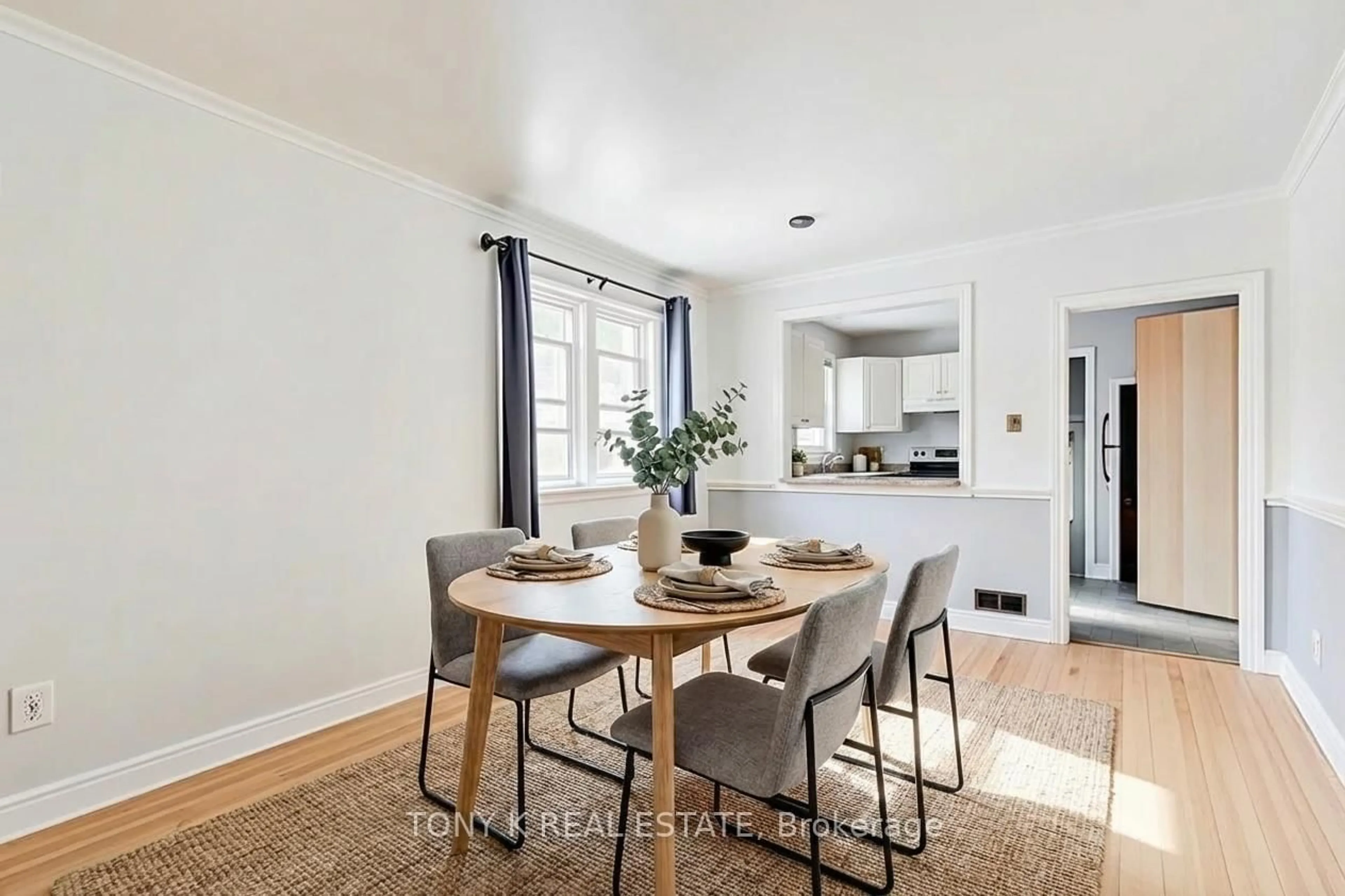 Dining room, unknown for 654 Grierson St, Oshawa Ontario L1G 5J4