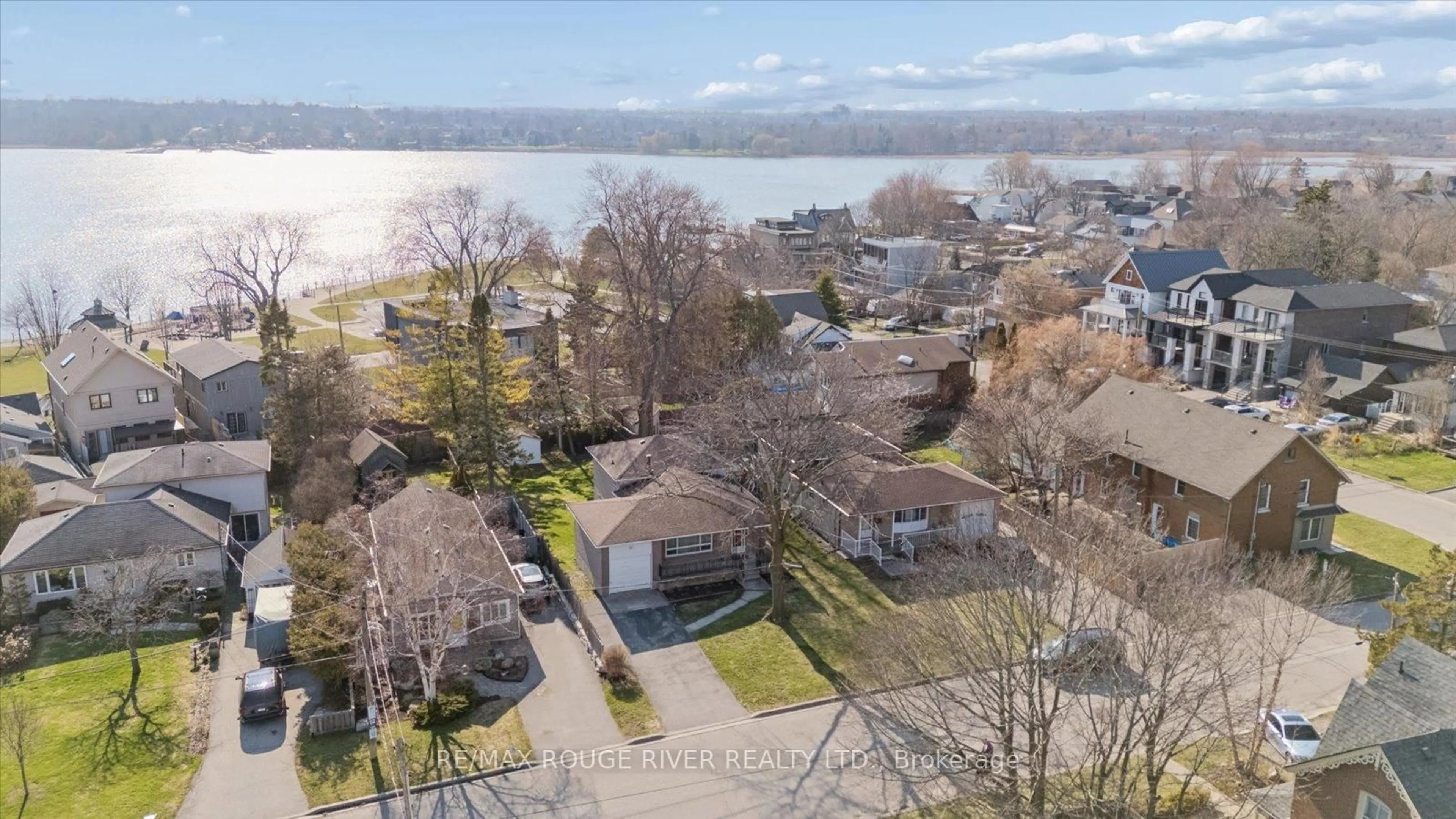 A pic from outside/outdoor area/front of a property/back of a property/a pic from drone, water/lake/river/ocean view for 672 Pleasant St, Pickering Ontario L1W 1P7