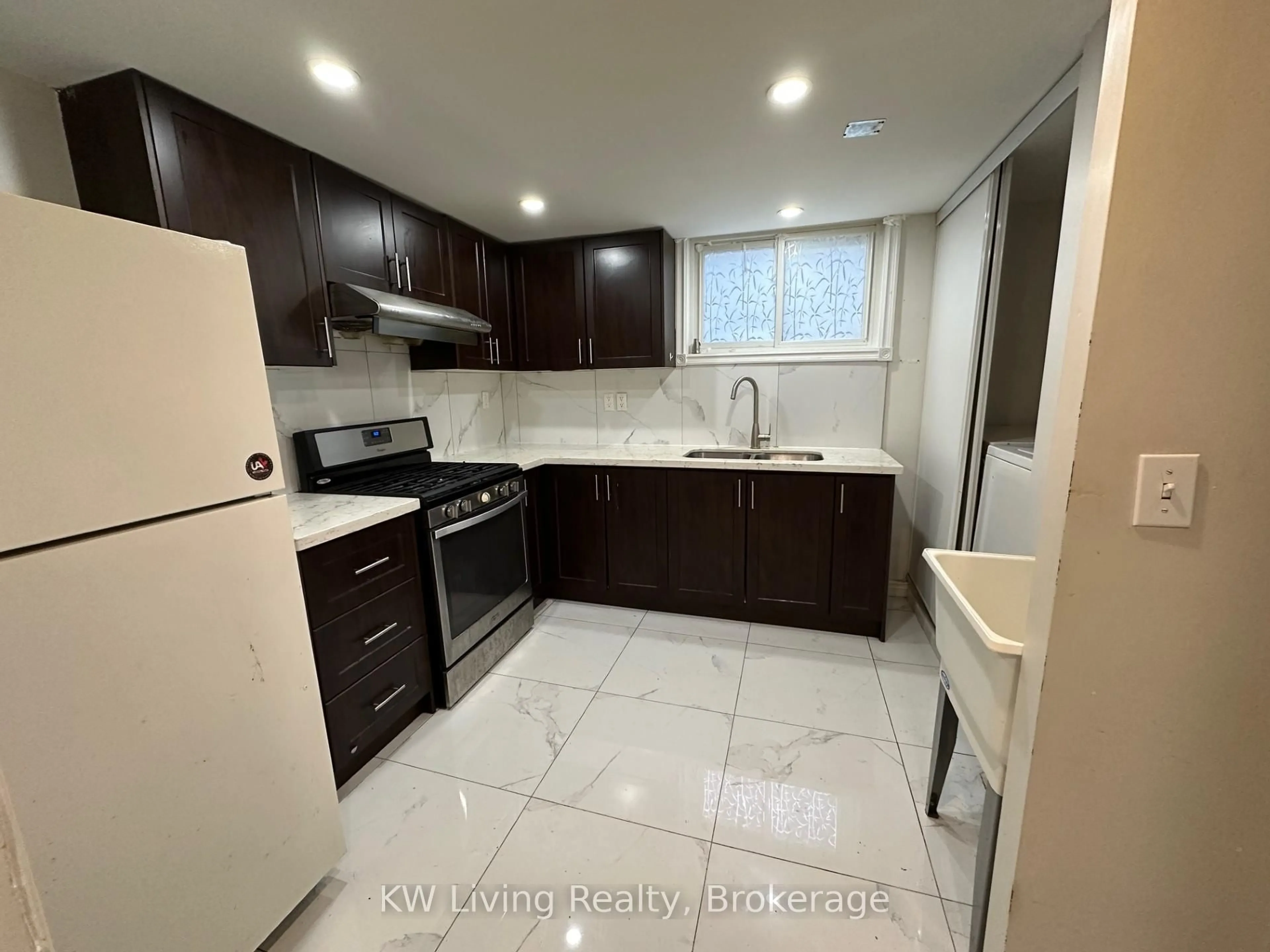 Standard kitchen, unknown for 782 Liverpool Rd, Pickering Ontario L1W 1S1
