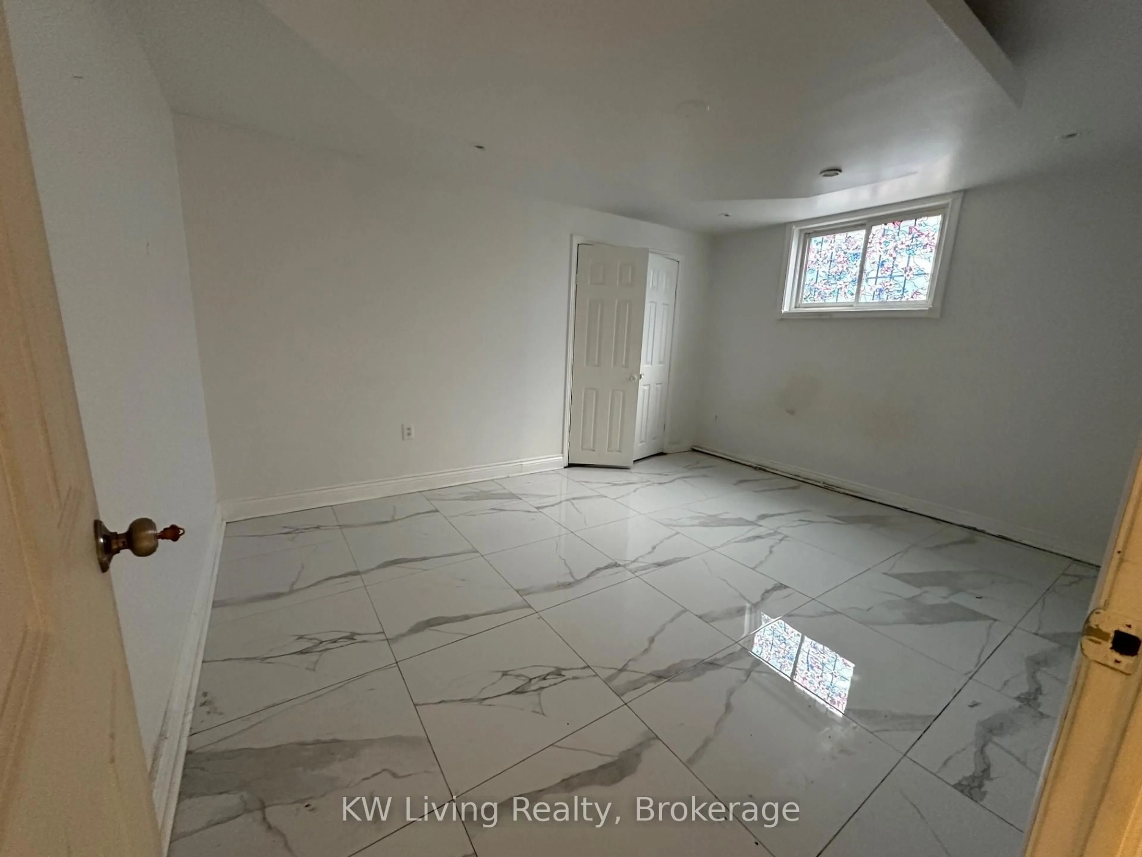 A pic of a room for 782 Liverpool Rd, Pickering Ontario L1W 1S1