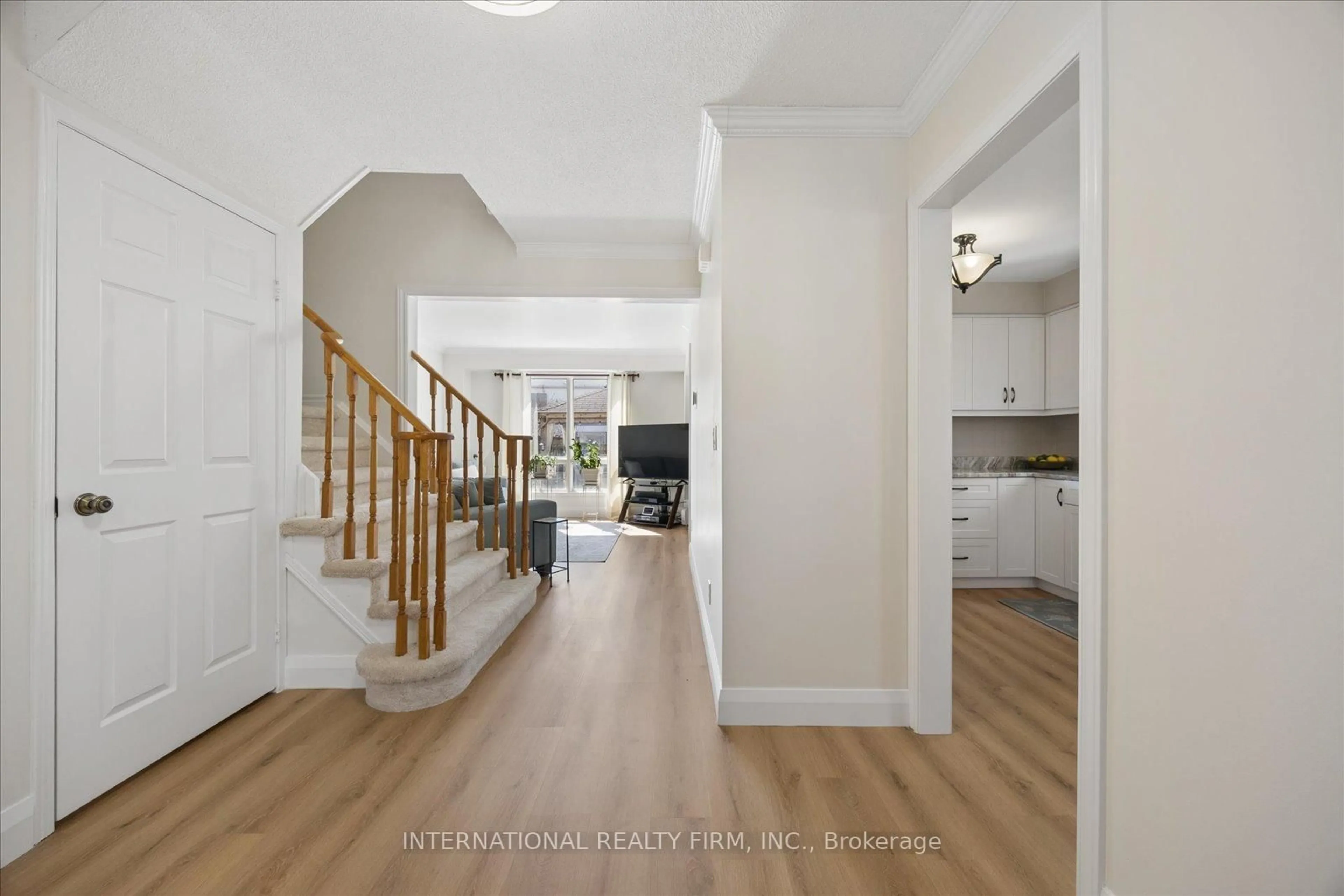 Indoor entryway for 1472 Connery Cres, Oshawa Ontario L1J 8E4