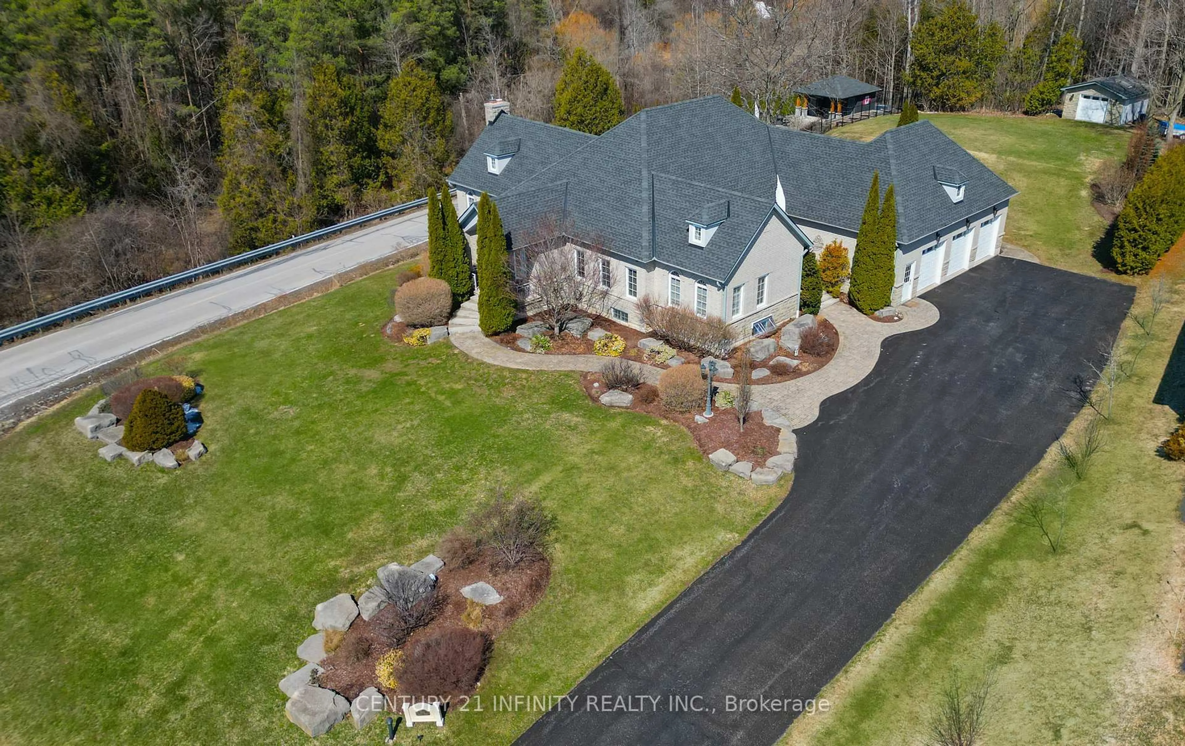 A pic from outside/outdoor area/front of a property/back of a property/a pic from drone, unknown for 1501 Kodiak St, Pickering Ontario L1Y 1A8