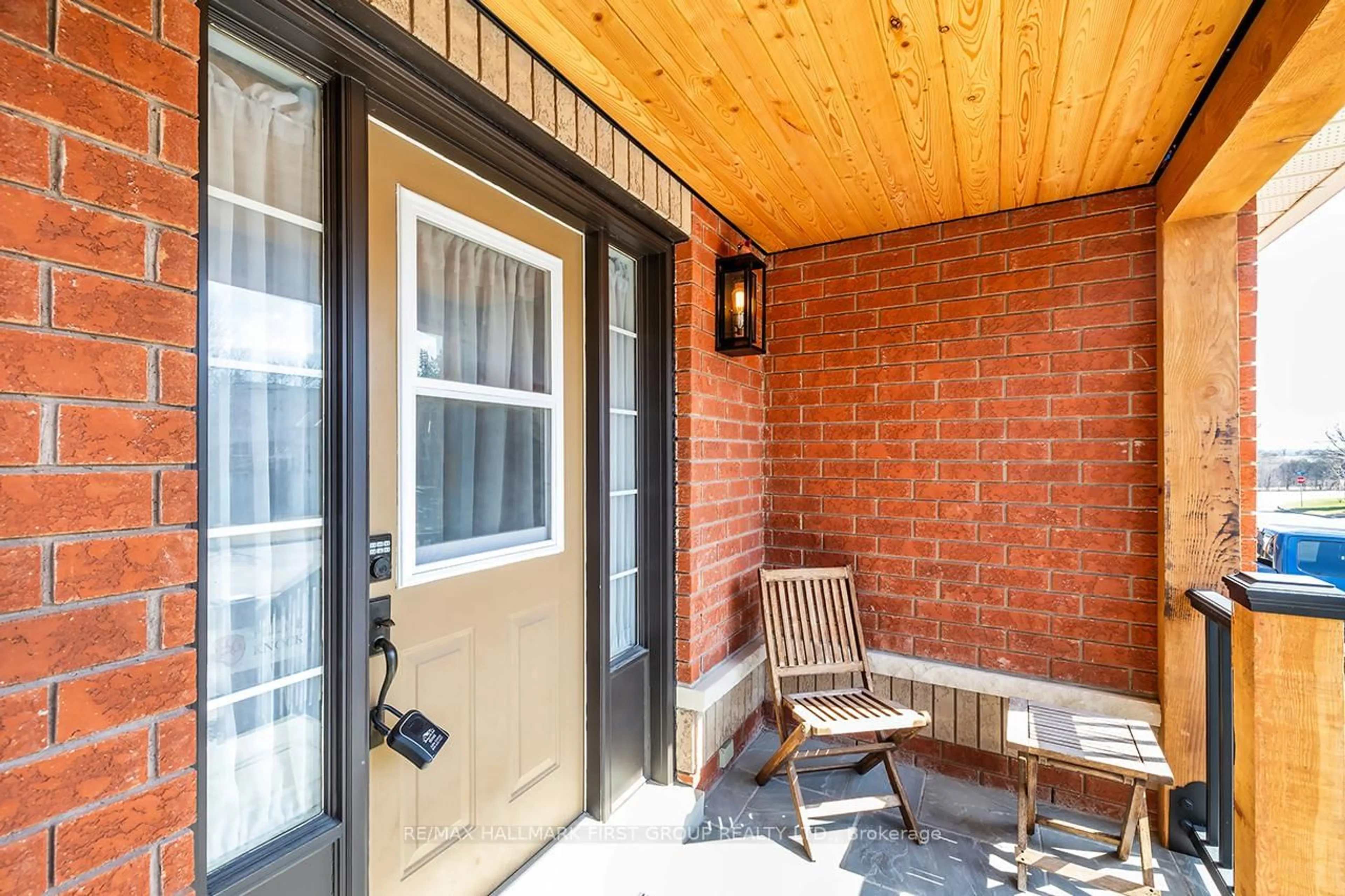 Patio, street for 111 Perryview Dr, Scugog Ontario L9L 1T8