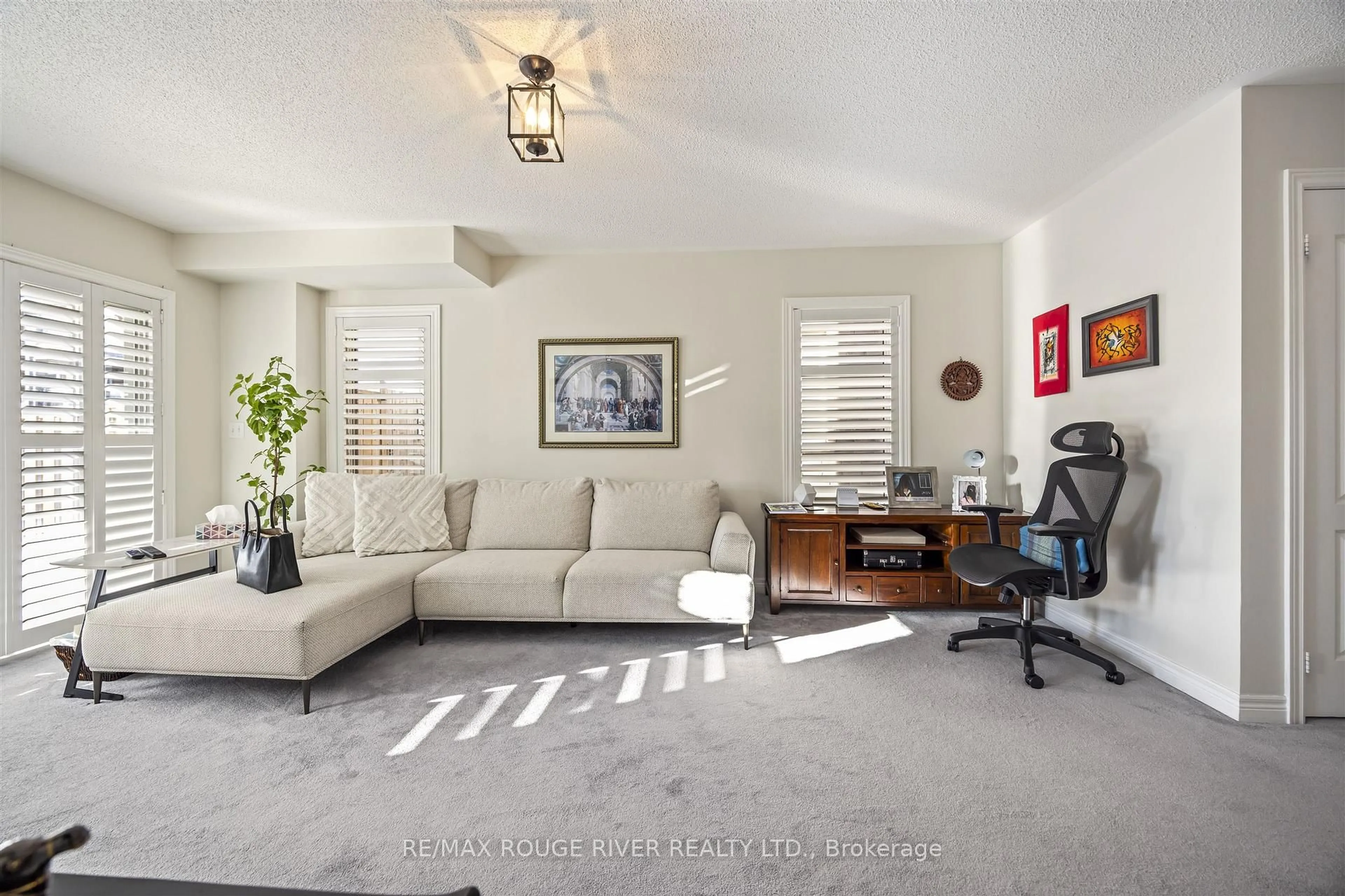 Living room with furniture, unknown for 1721 Carousel Dr, Pickering Ontario L1X 0C1