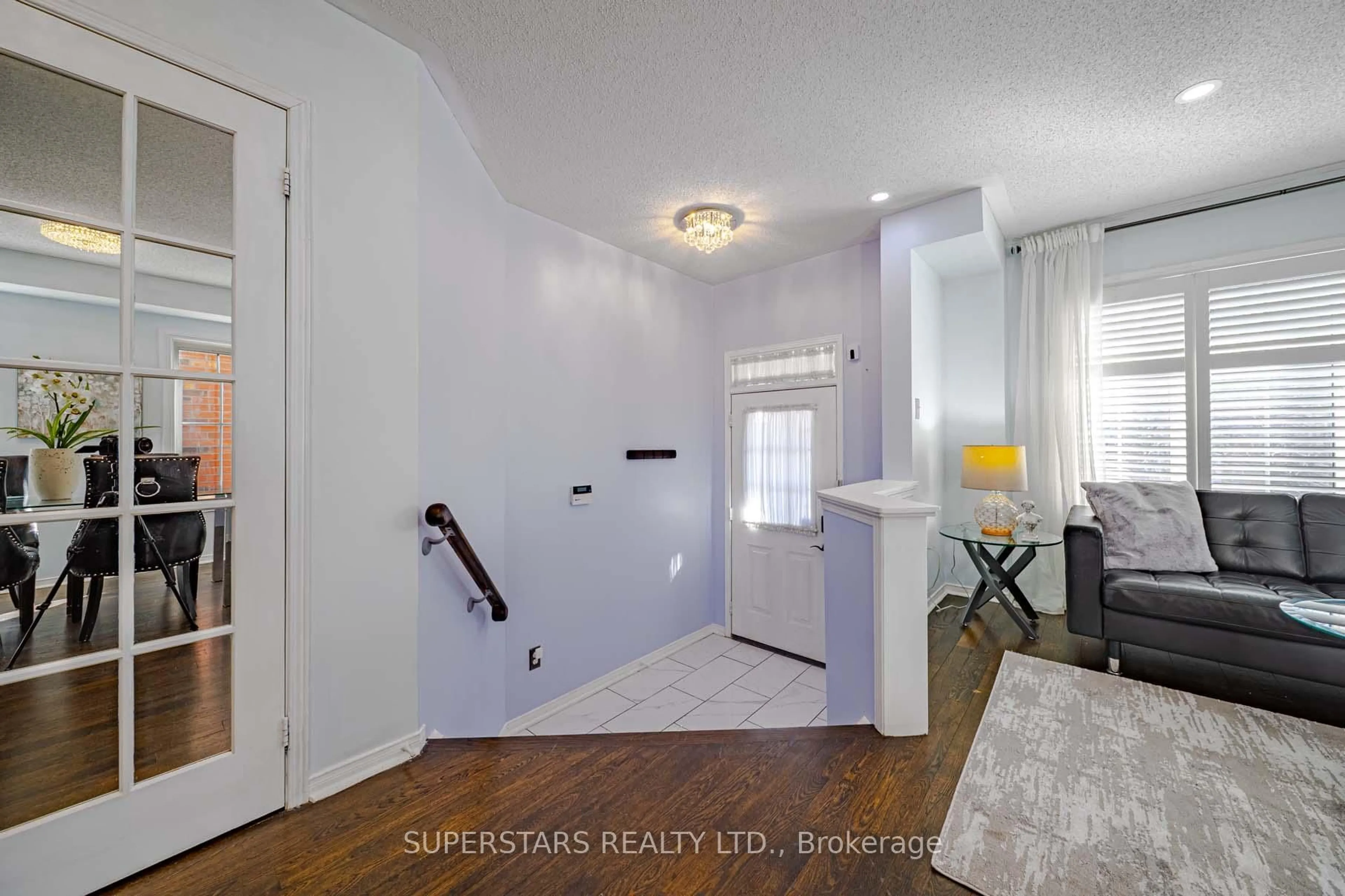 Indoor entryway for 10 Colleridge St, Ajax Ontario L1Z 2C1